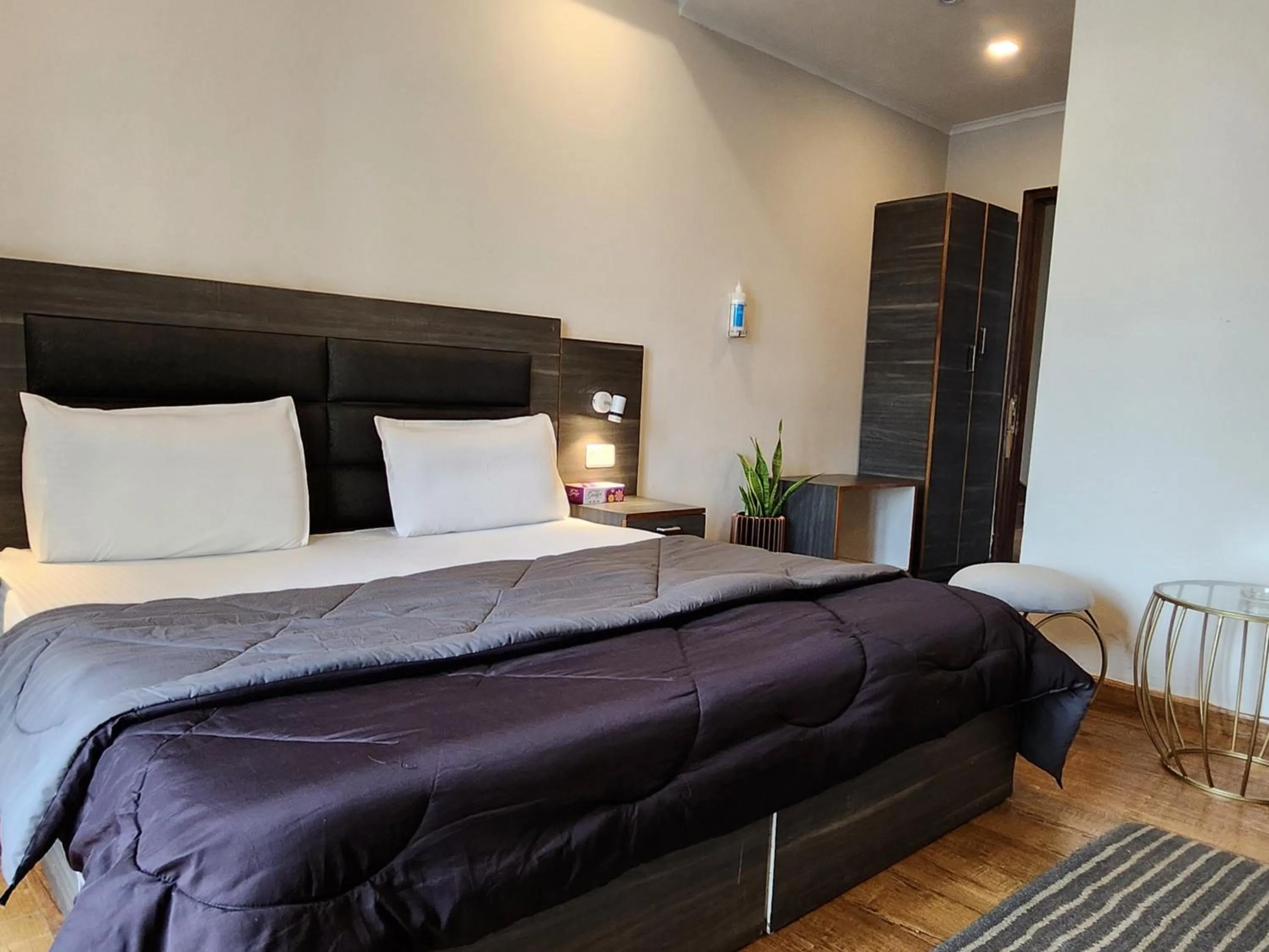 Bed in Hotel City Premier - Near Galleria Market , Super Mart-1 DLF Gurgaon