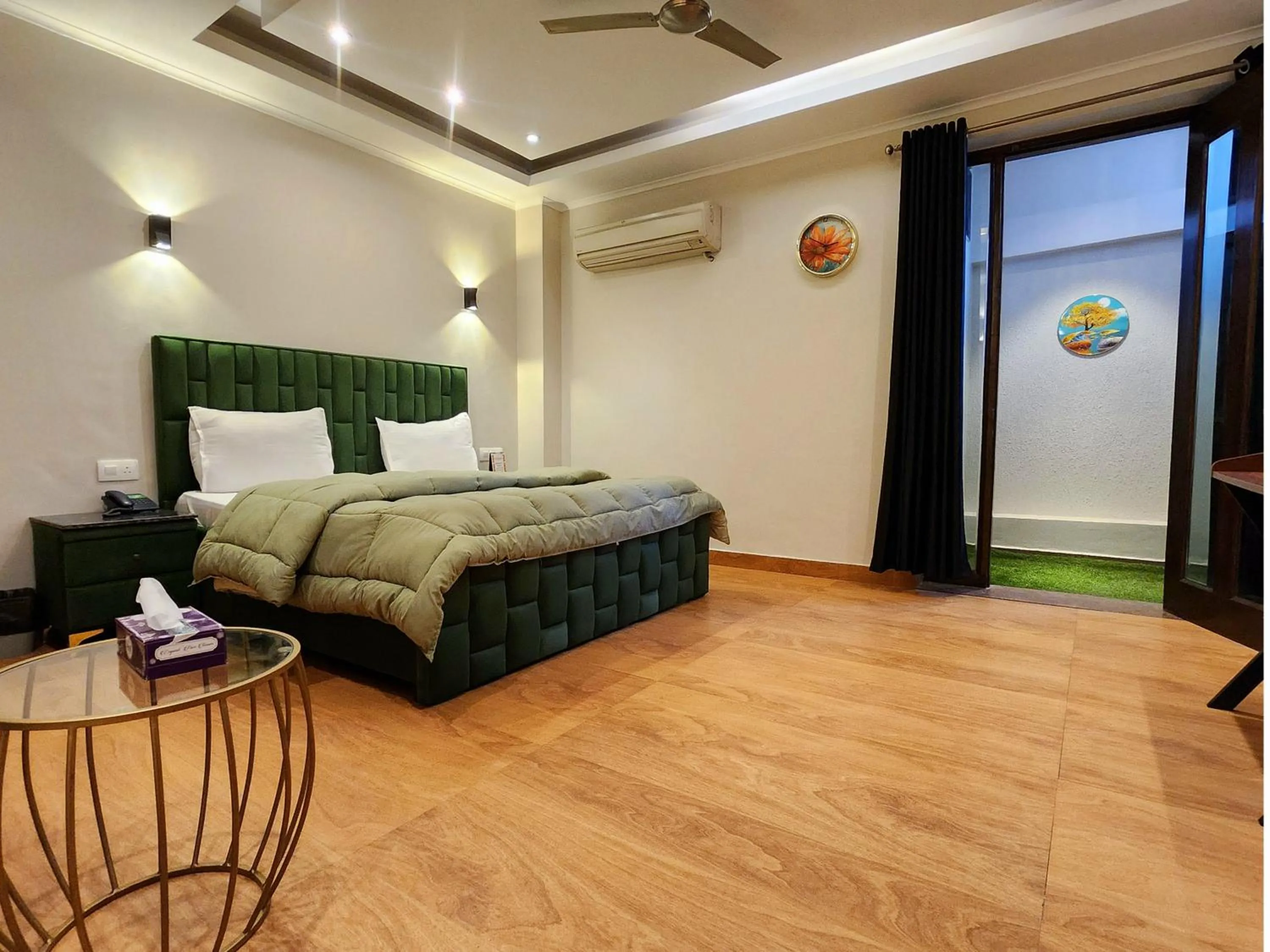 Bedroom, Bed in Hotel City Premier - Near Galleria Market , Super Mart-1 DLF Gurgaon