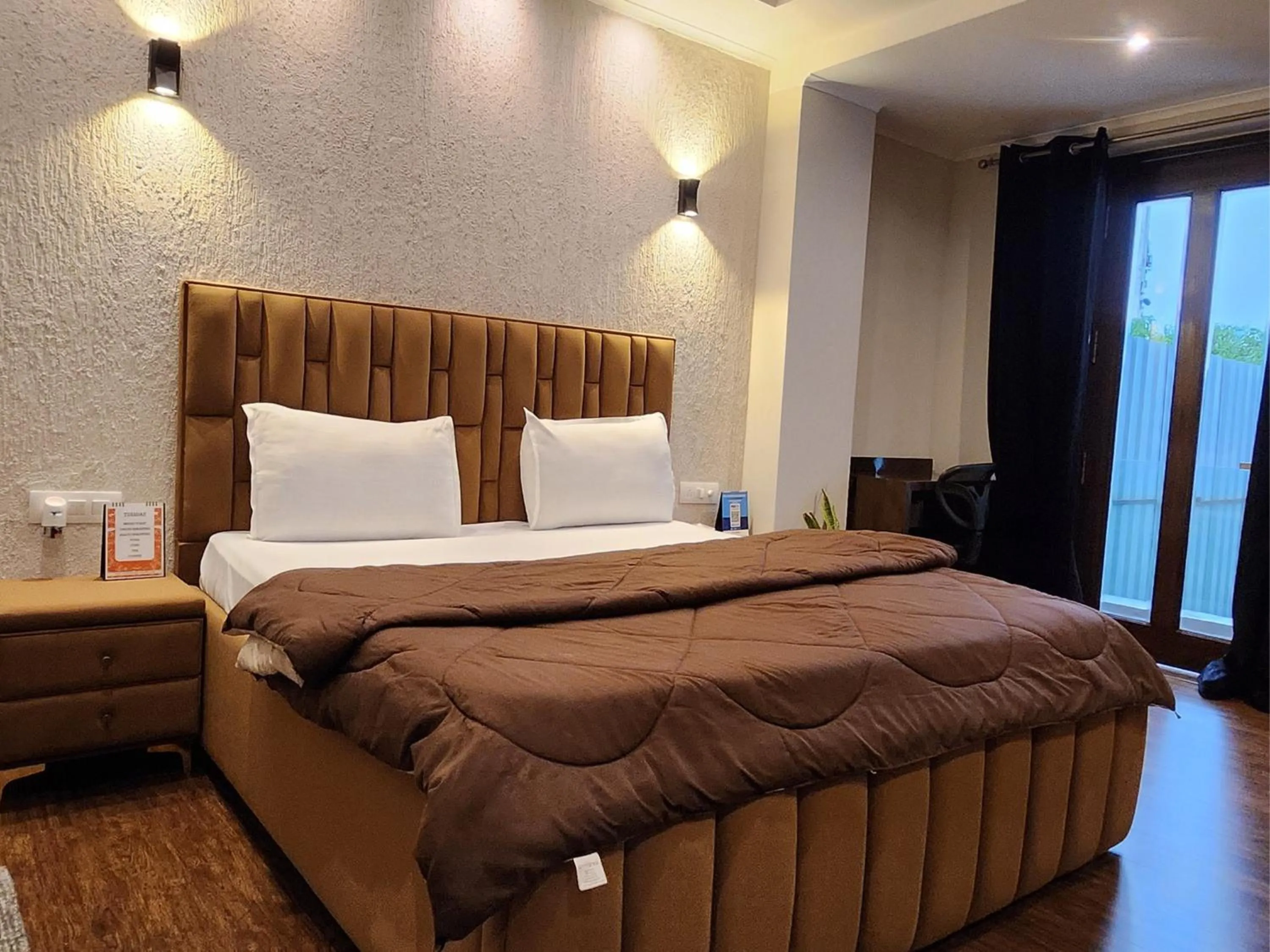 Bedroom, Bed in Hotel City Premier - Near Galleria Market , Super Mart-1 DLF Gurgaon