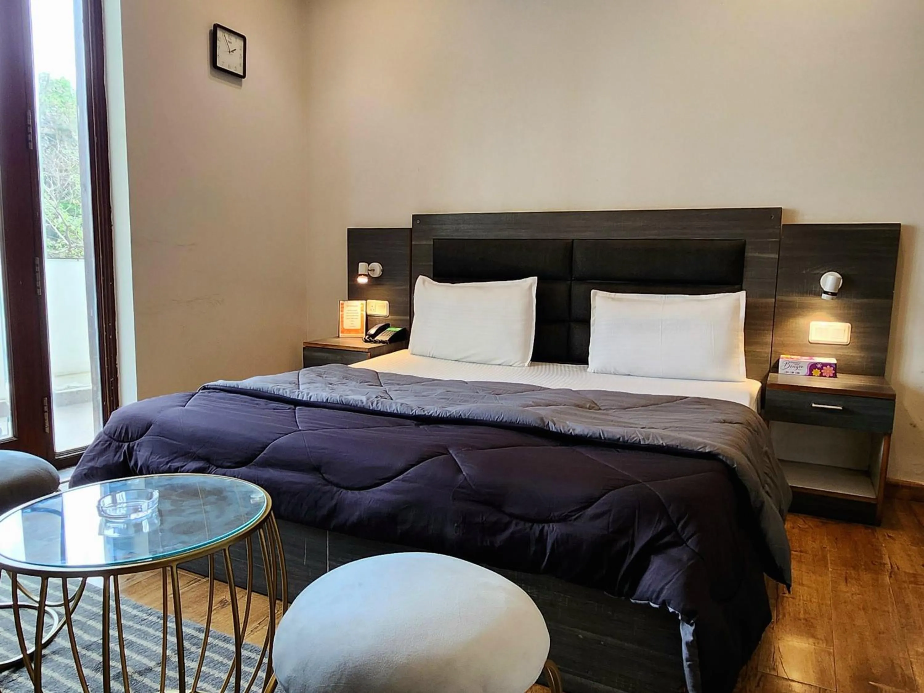 Bedroom, Bed in Hotel City Premier - Near Galleria Market , Super Mart-1 DLF Gurgaon