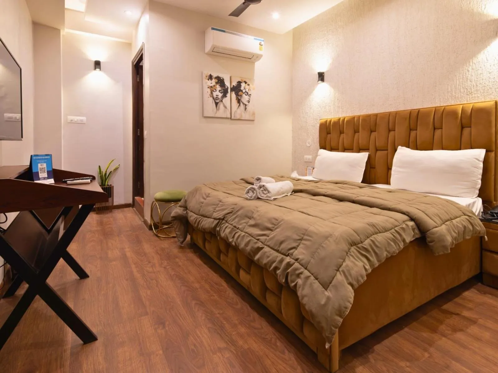 Bedroom, Bed in Hotel City Premier - Golf Course Road ,Gurgaon