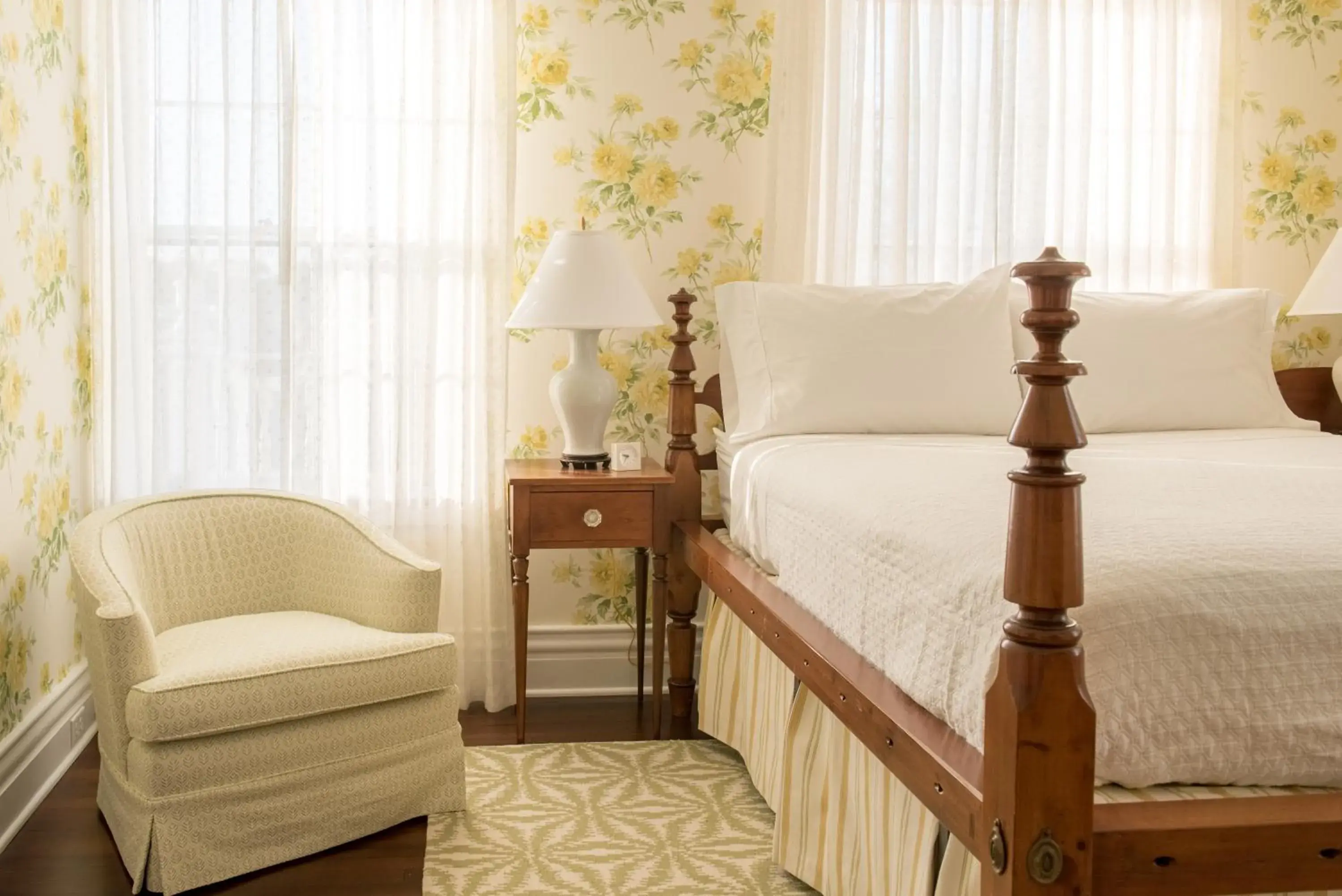 Queen Room in Margin Street Inn Queen Room in Margin Street Inn