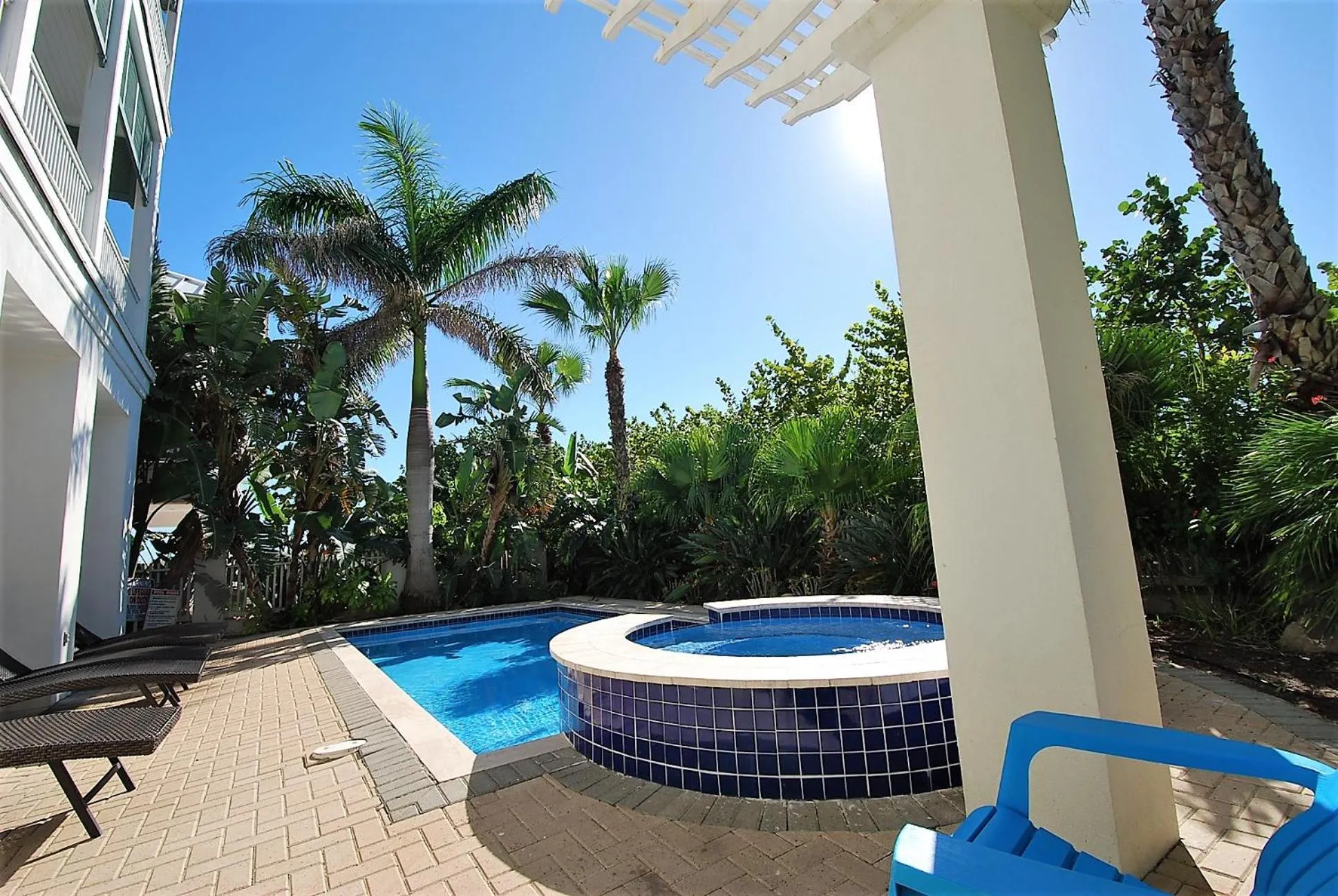 Swimming pool in Bella Casa Home