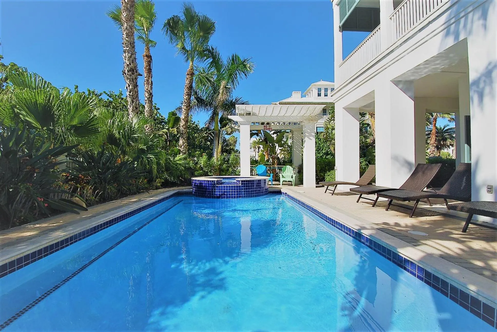 Swimming pool in Bella Casa Home