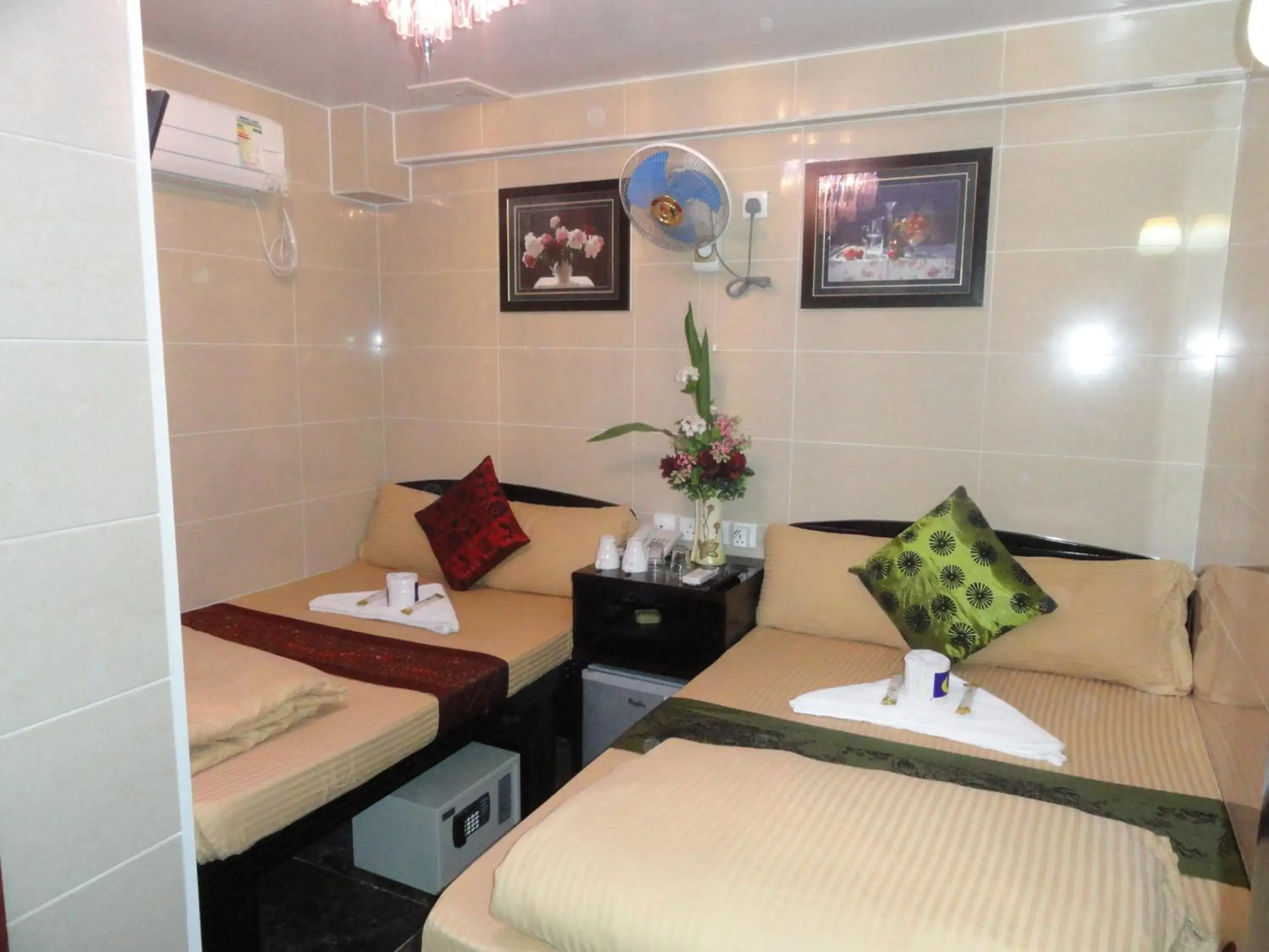 Bed in Days Hostel Block D 24 HOUR RECEPTION BLOCK D 10TH FLOOR Bed in Days Hostel Block D 24 HOUR RECEPTION BLOCK D 10TH FLOOR