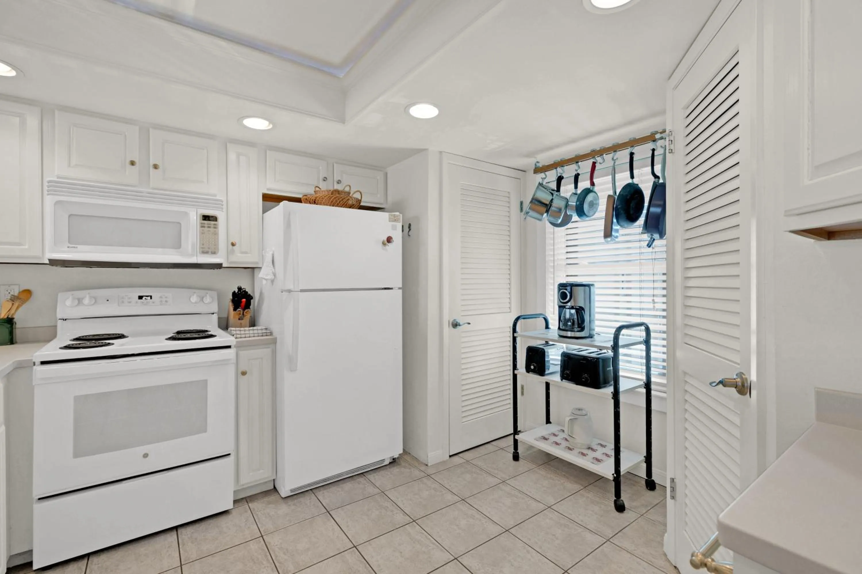 Kitchen or kitchenette in Beach House Condo Unit #401
