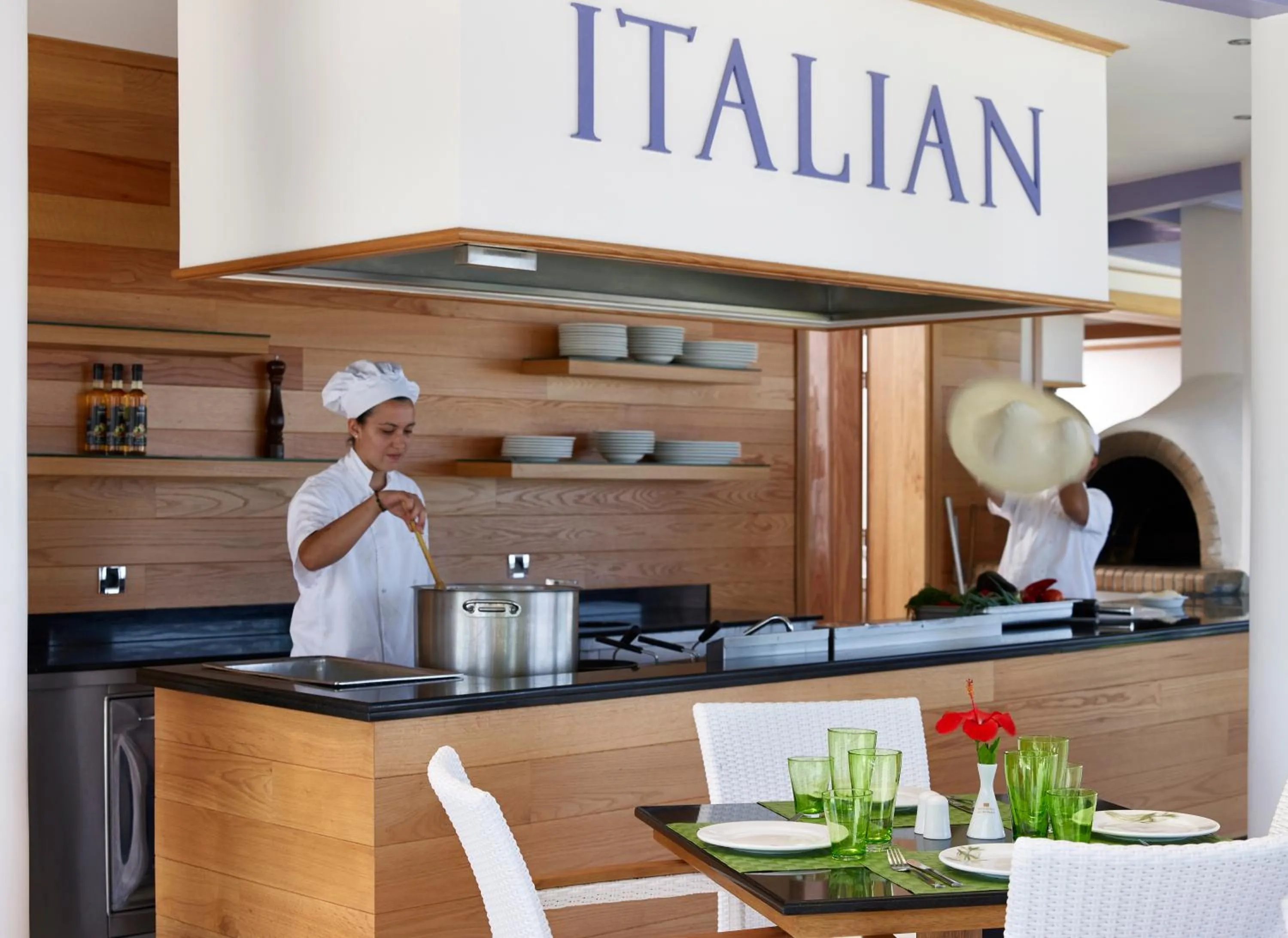 Restaurant/places to eat in Serita Beach Hotel