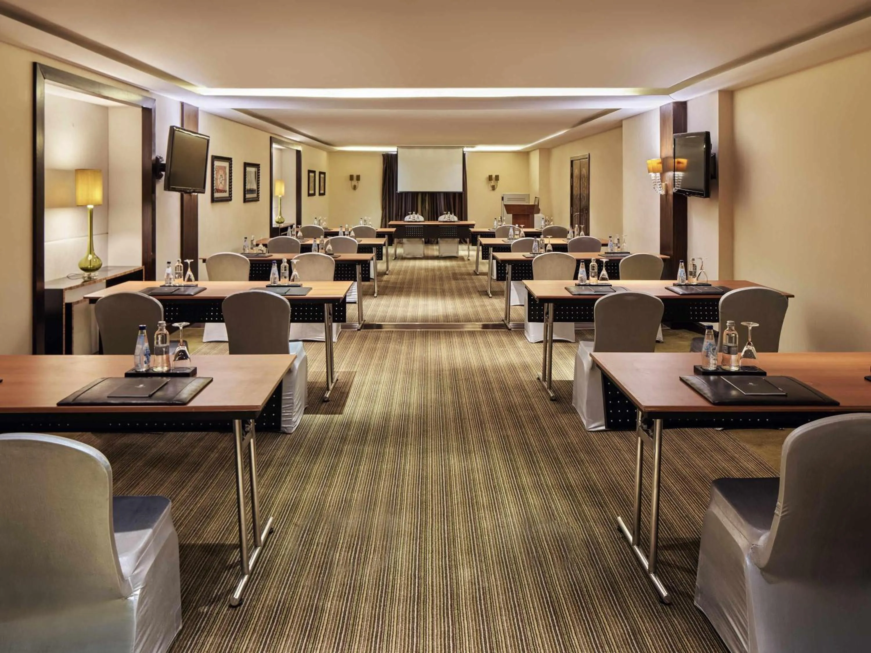 Meeting/conference room in Sofitel Legend Old Cataract