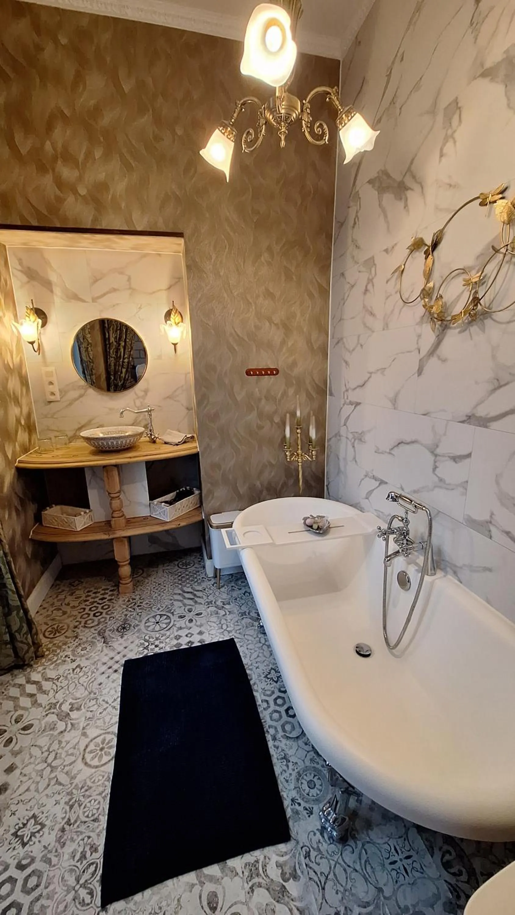 Bathroom in "Chez Ba'Nus"