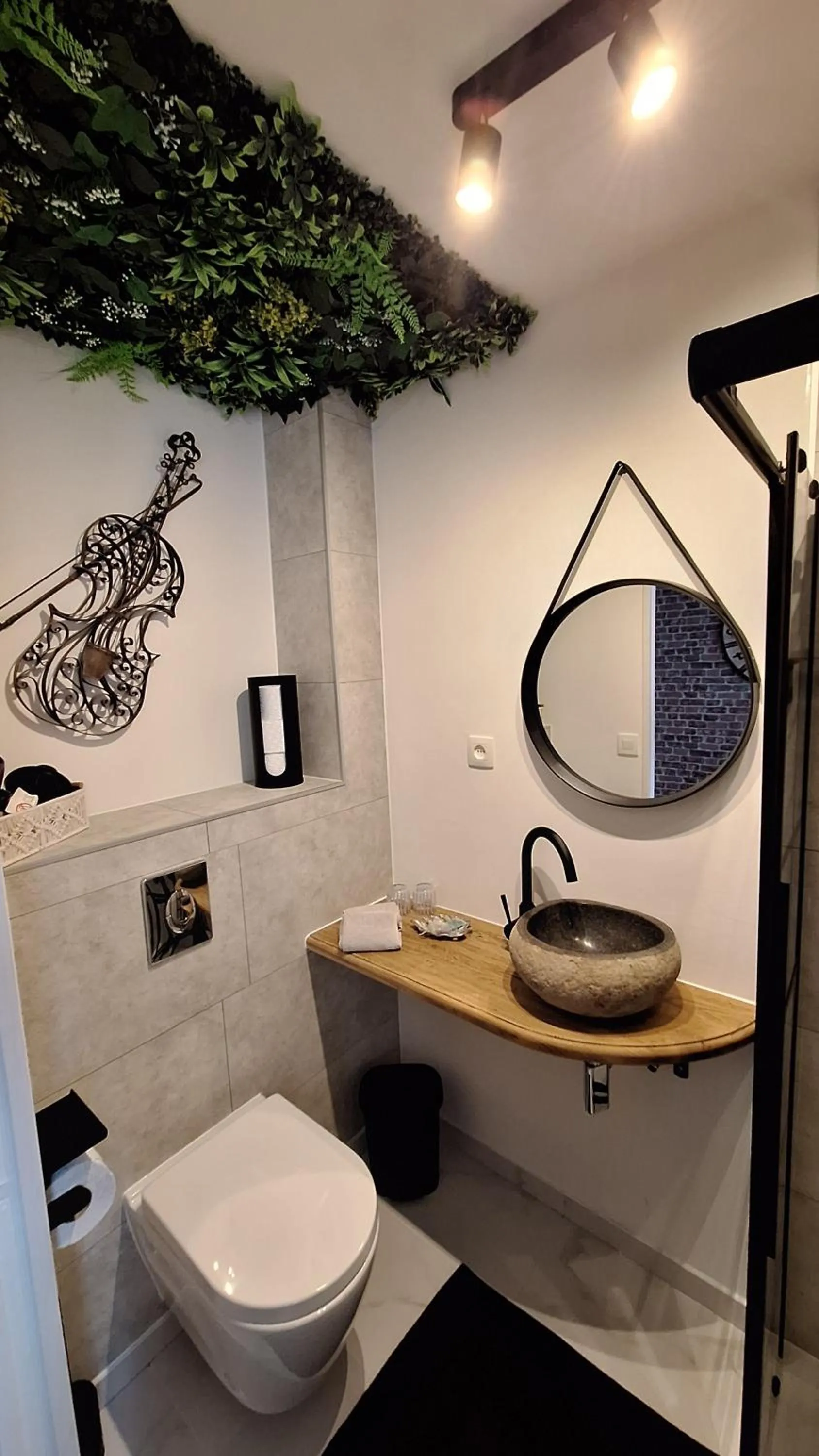 Shower in "Chez Ba'Nus"