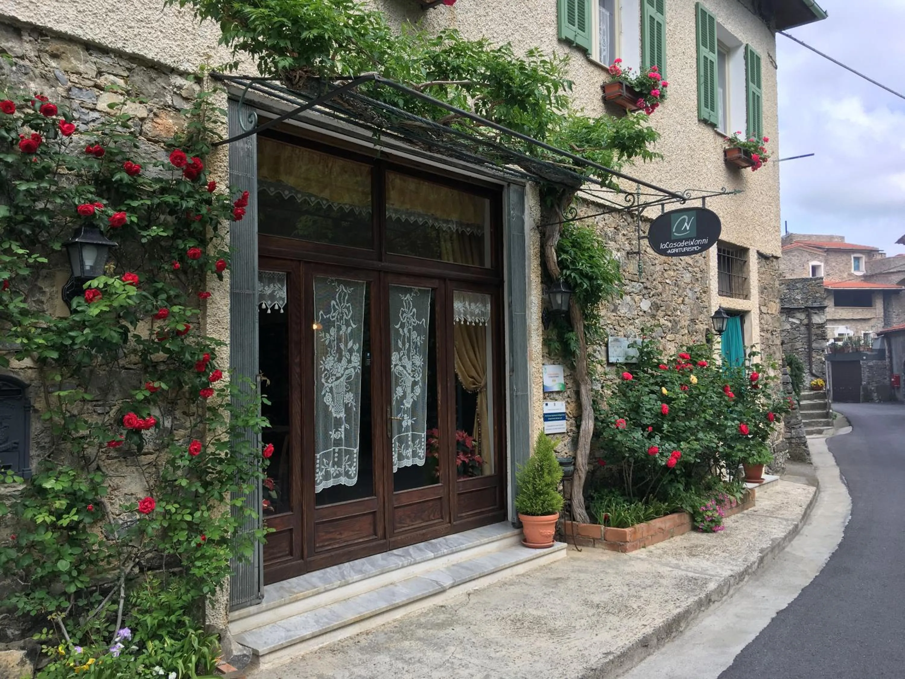 Facade/entrance in La Casa dei Nonni Castelbianco