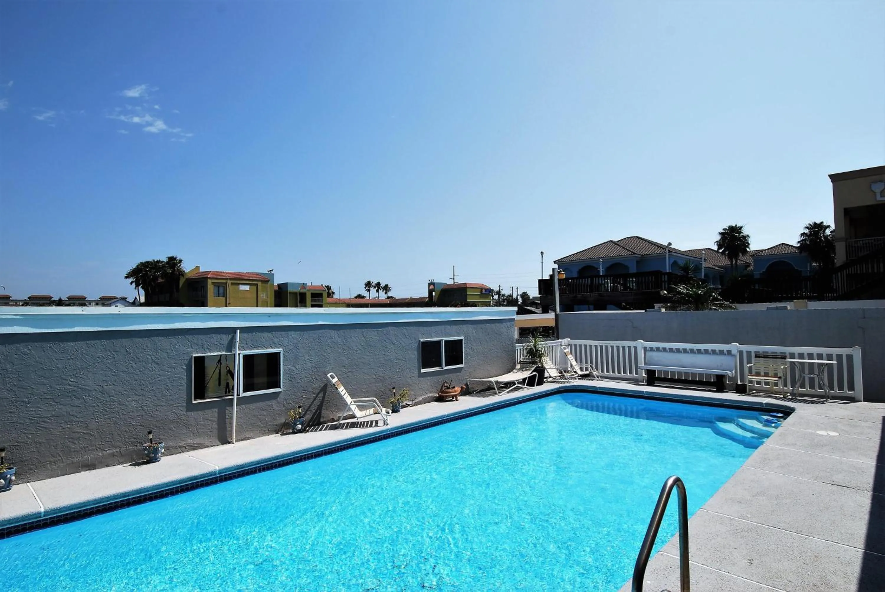 Swimming pool in 108 West Morningside Townhouse