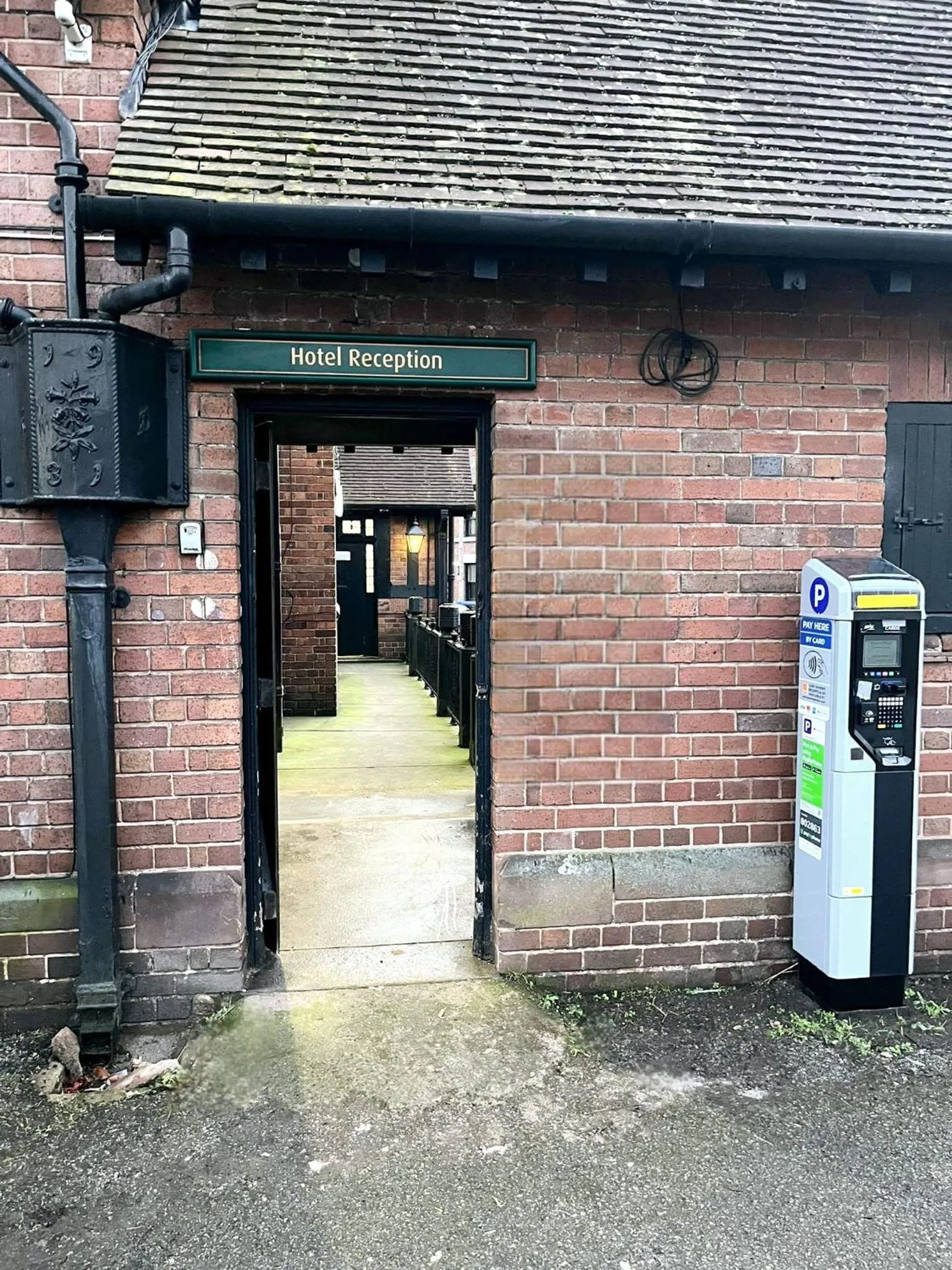 Facade/entrance in George And Dragon Place