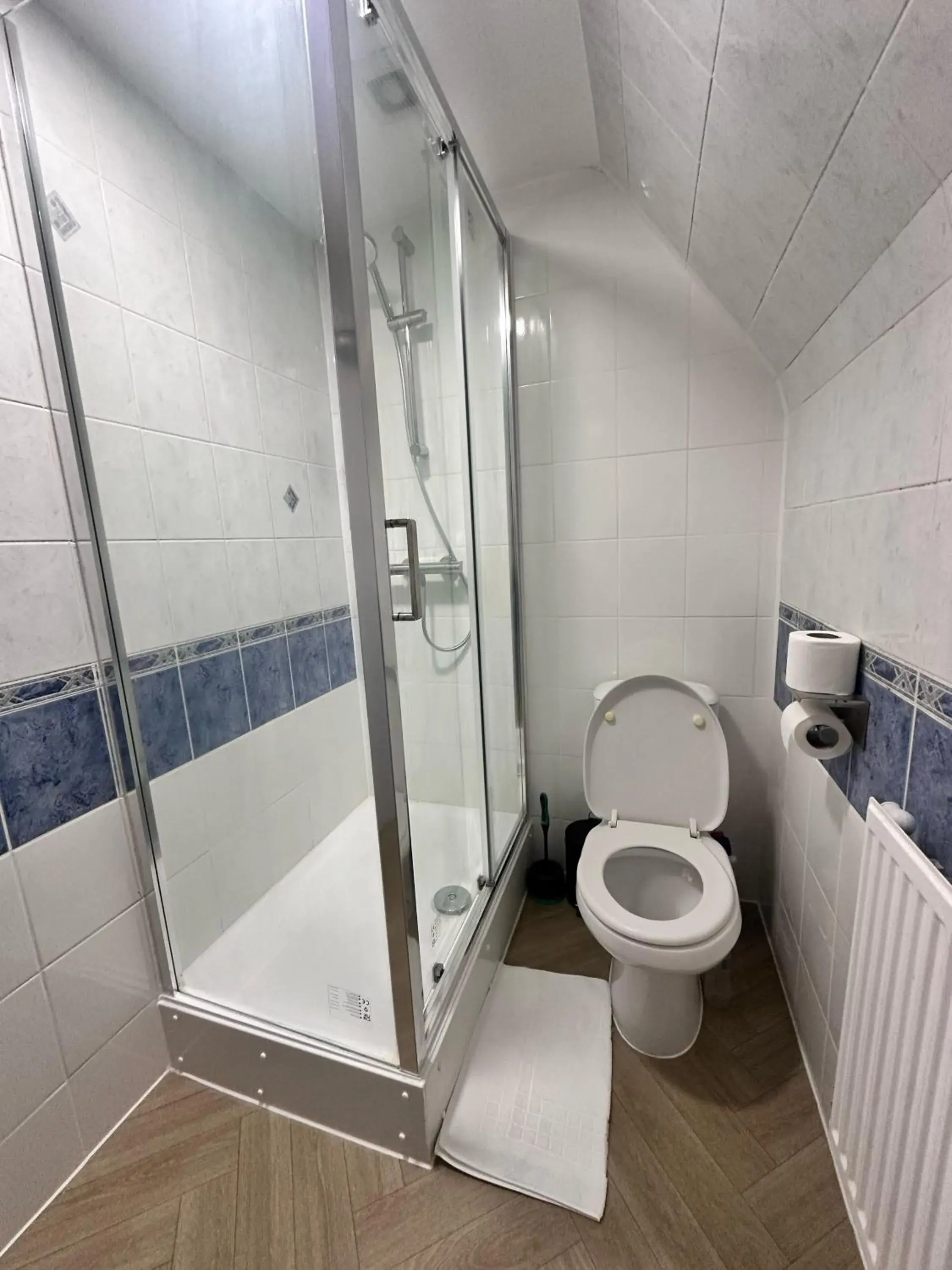 Double Room with Shared Bathroom in George And Dragon Place Double Room with Shared Bathroom in George And Dragon Place