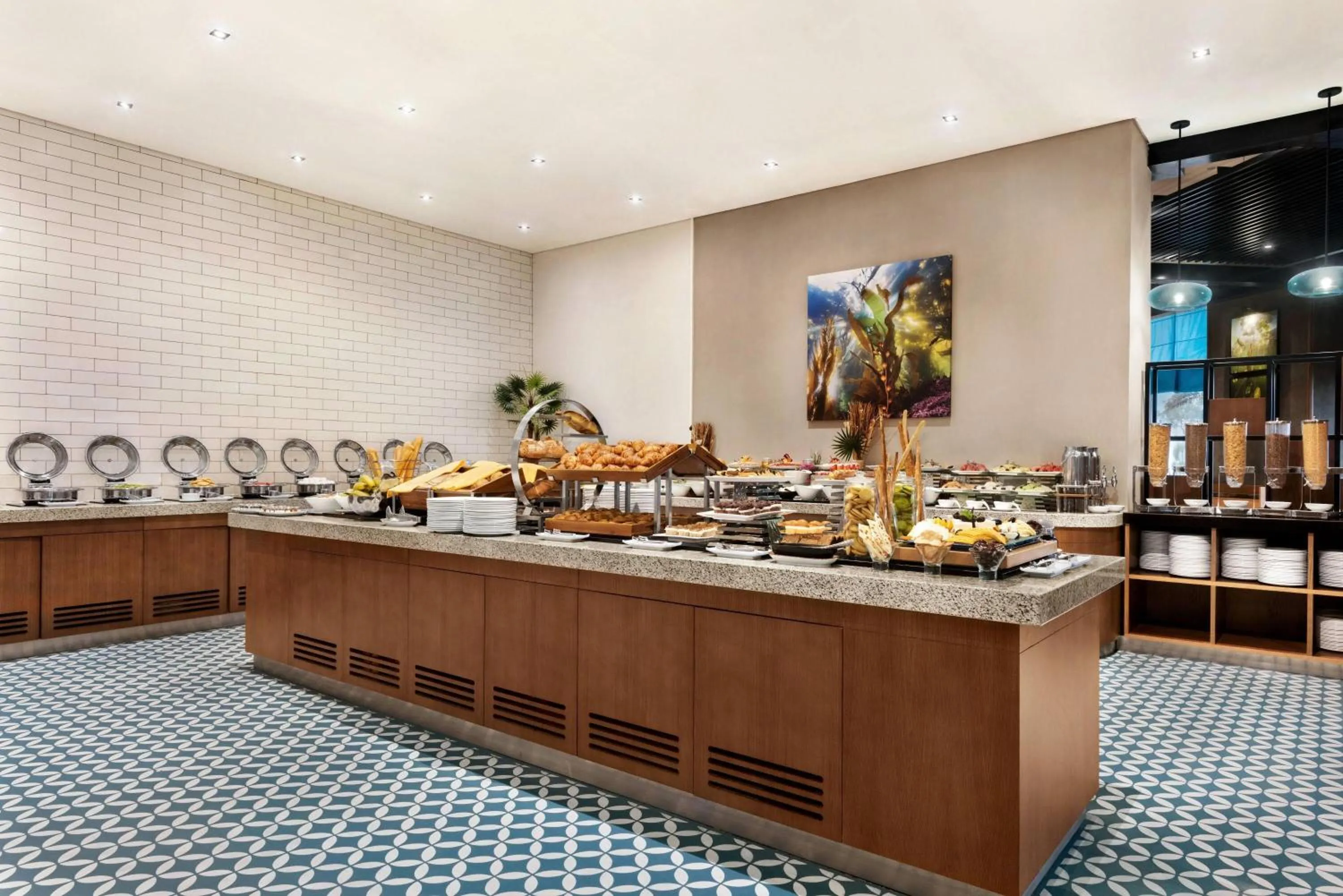 Restaurant/places to eat in Wyndham Garden Ajman Corniche