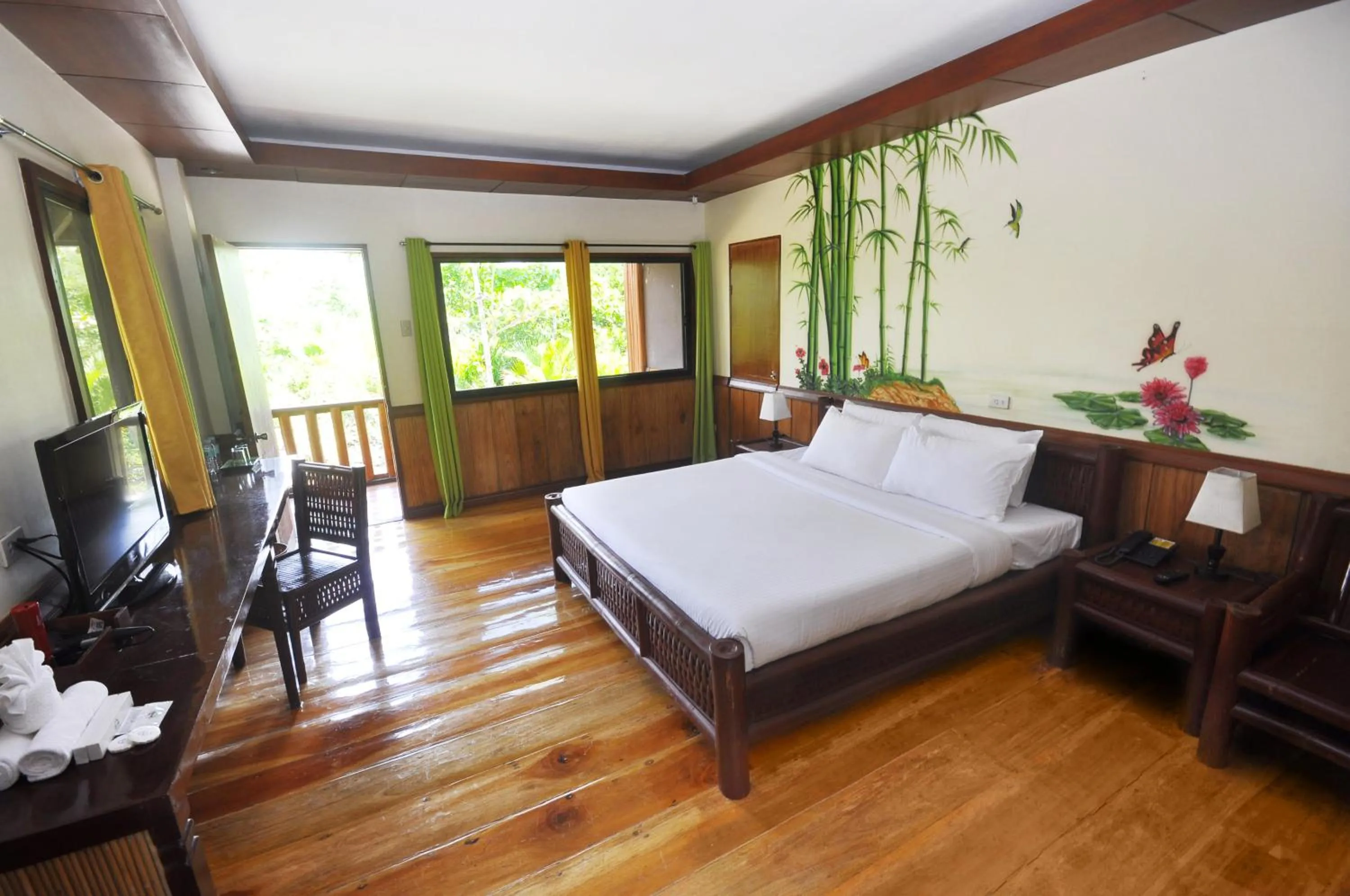 Photo of the whole room, Bed in Loboc River Resort