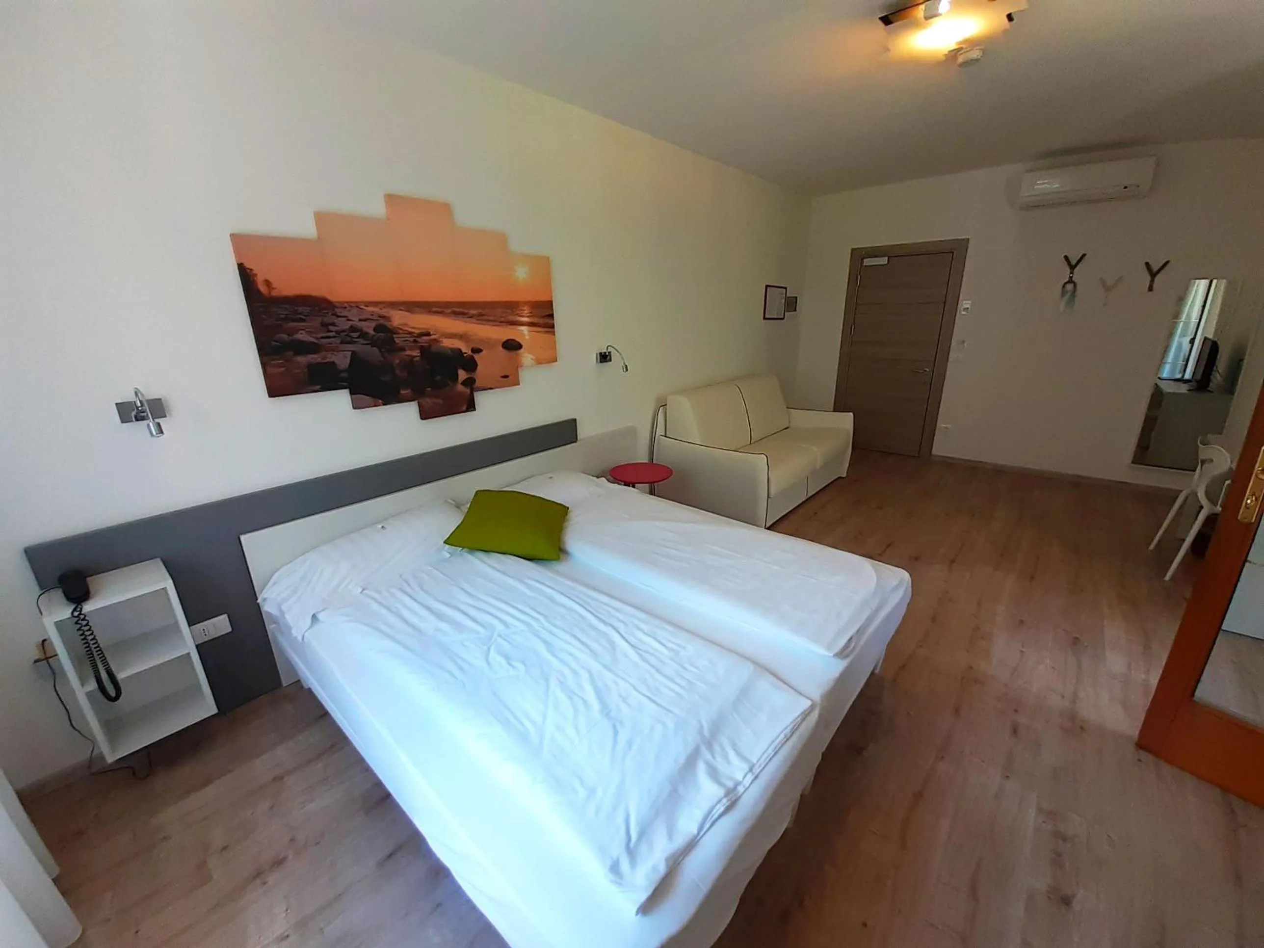 Photo of the whole room, Bed in Park Hotel Val Di Monte ***S