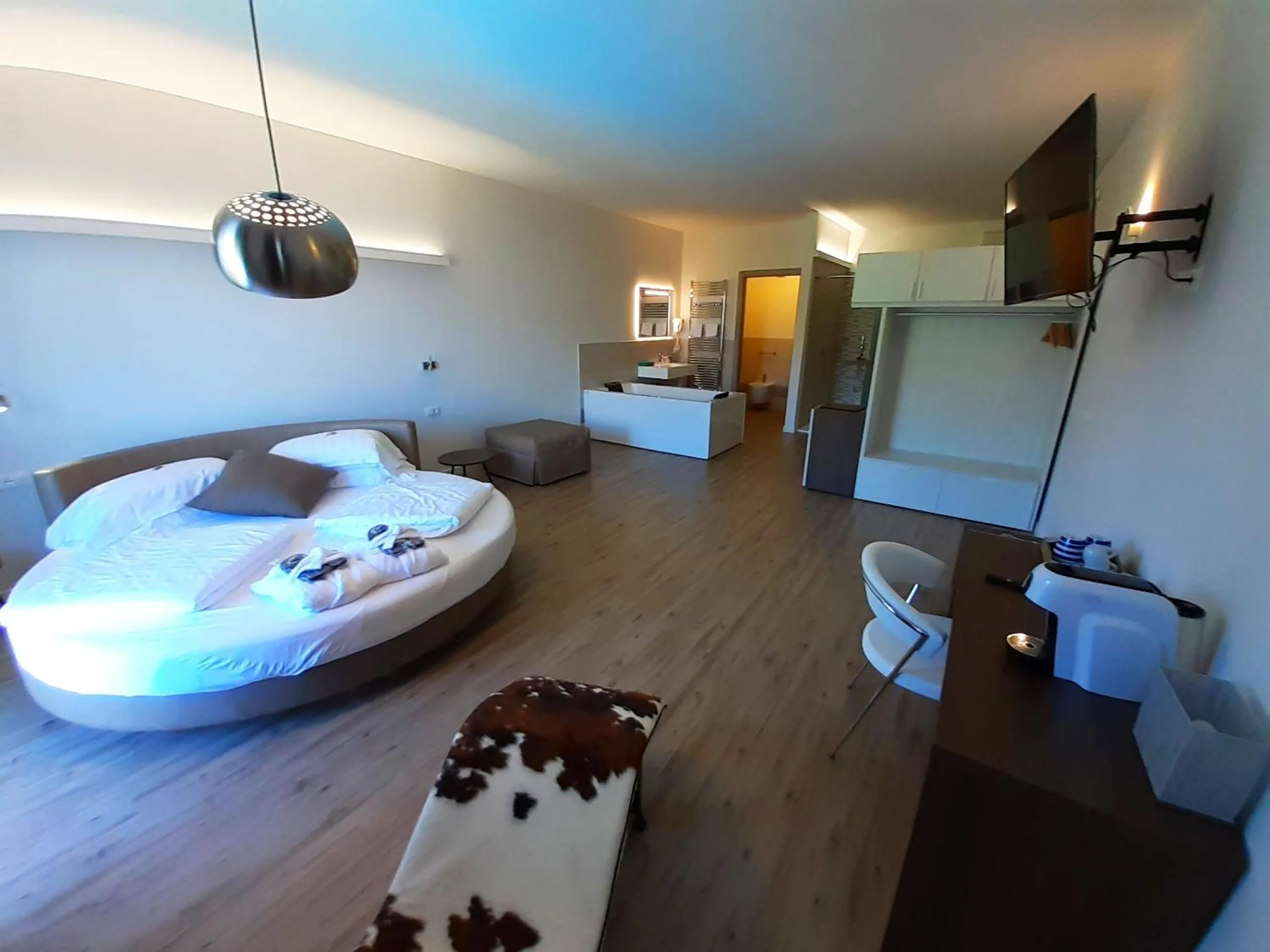 Photo of the whole room, Bed in Park Hotel Val Di Monte ***S