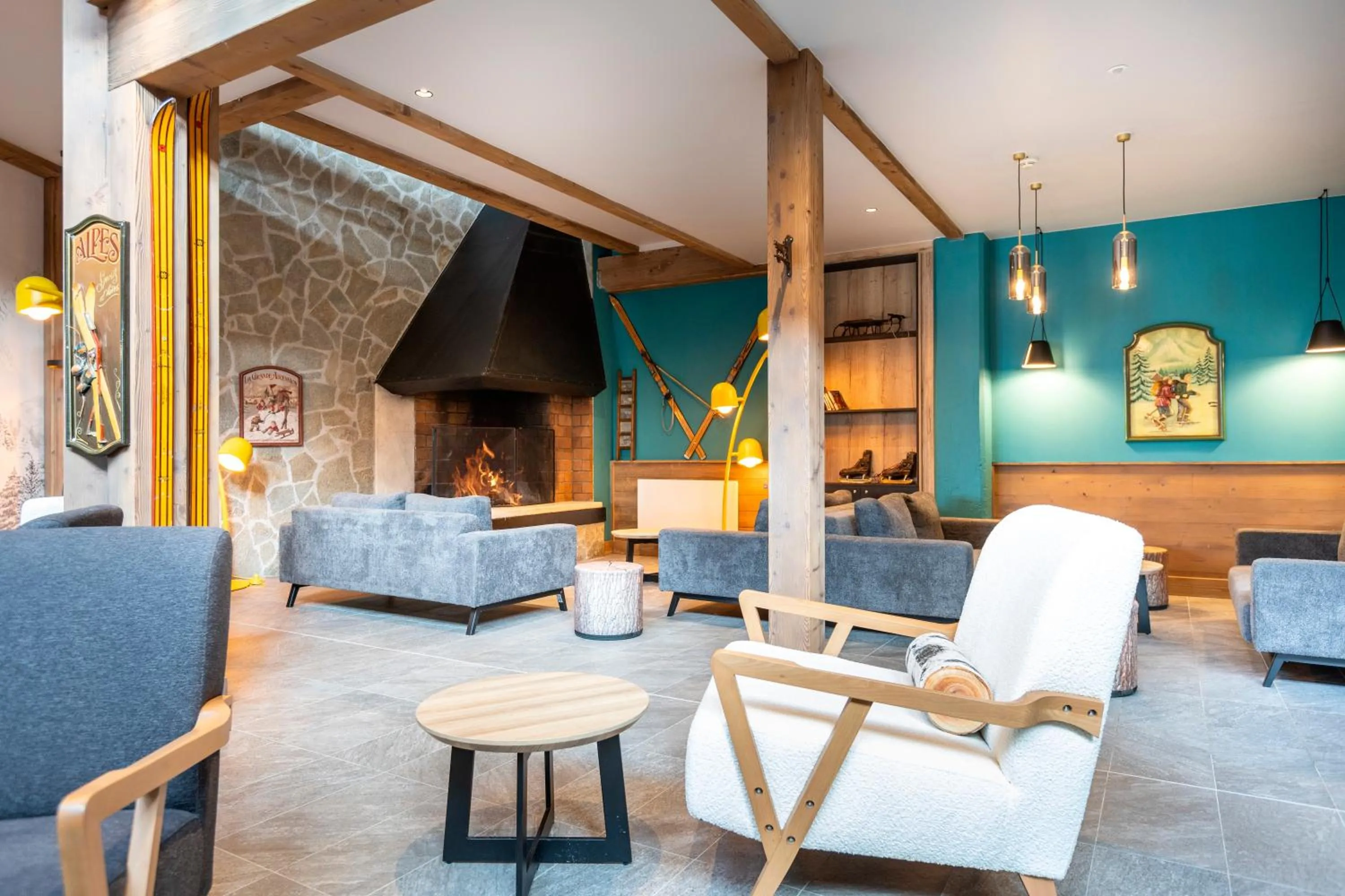 Lounge or bar in Hôtel Club MMV Les Bergers