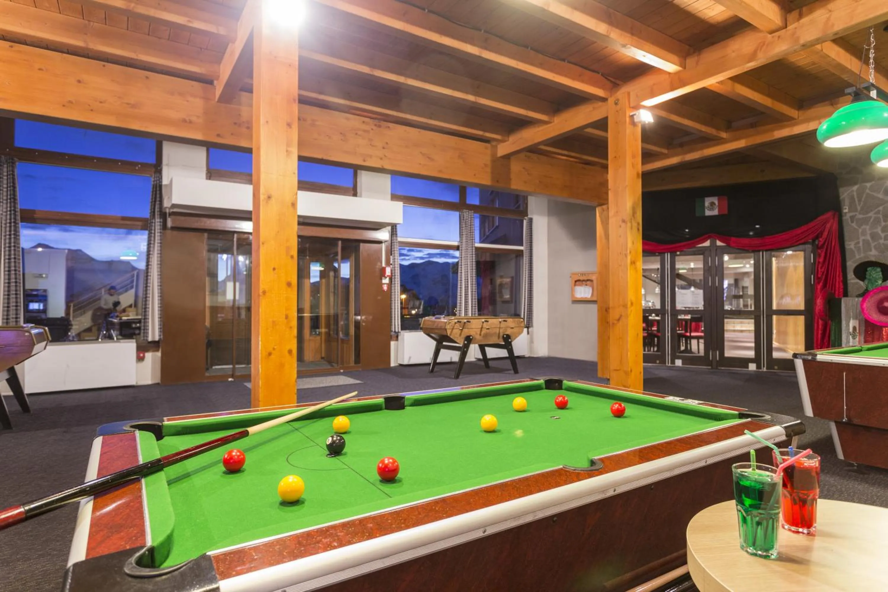 Billiard in Hôtel Club MMV Les Bergers