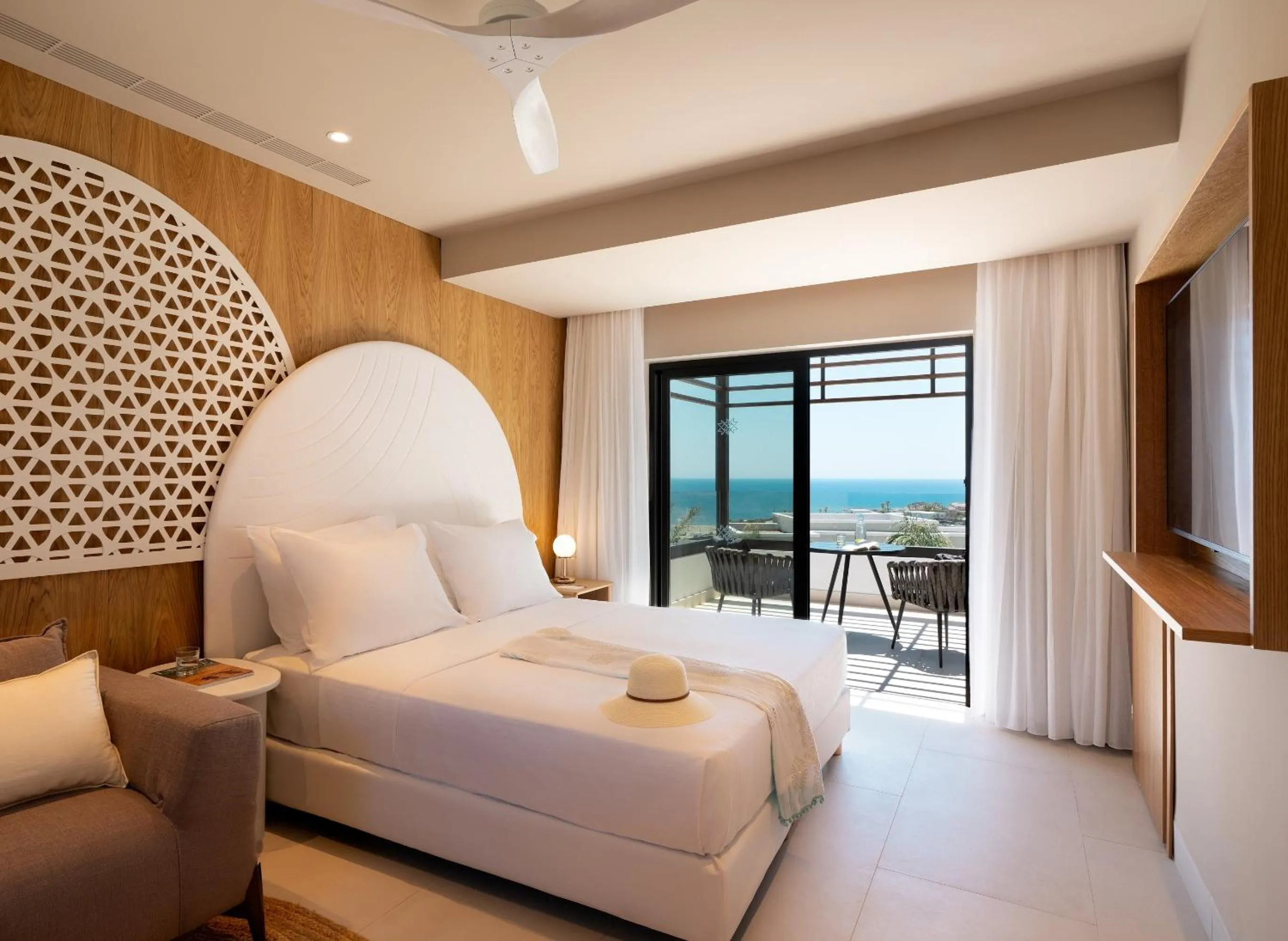 Photo of the whole room, Bed in Mitsis Rodos Village