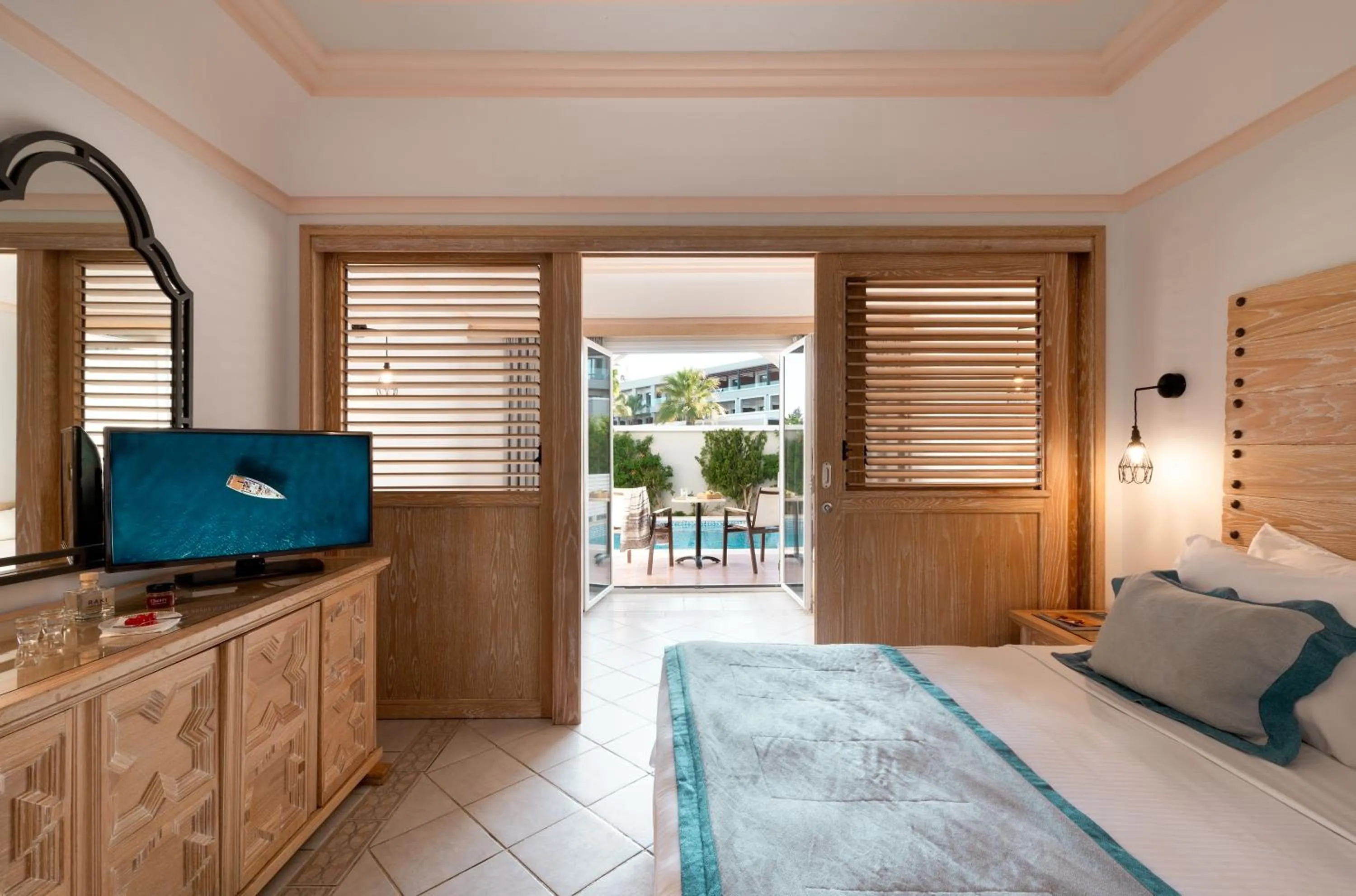 Photo of the whole room, Bed in Mitsis Rodos Village