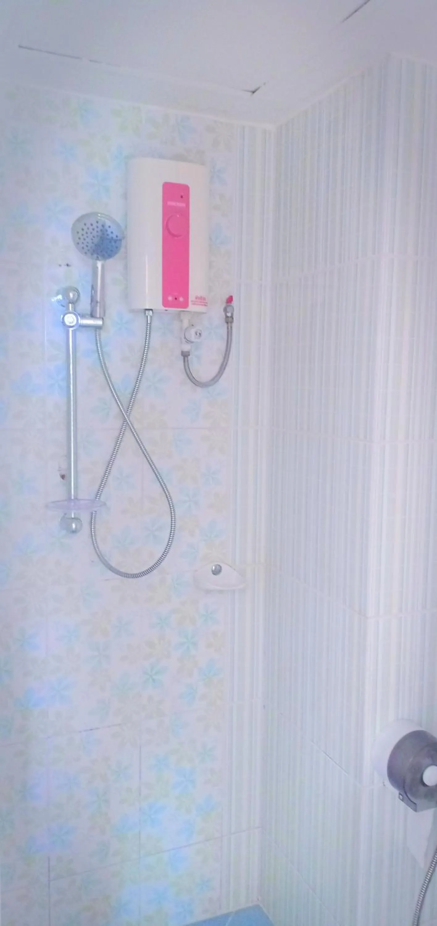 Shower in The Icon Place 2 @ Nurn Plub Wan