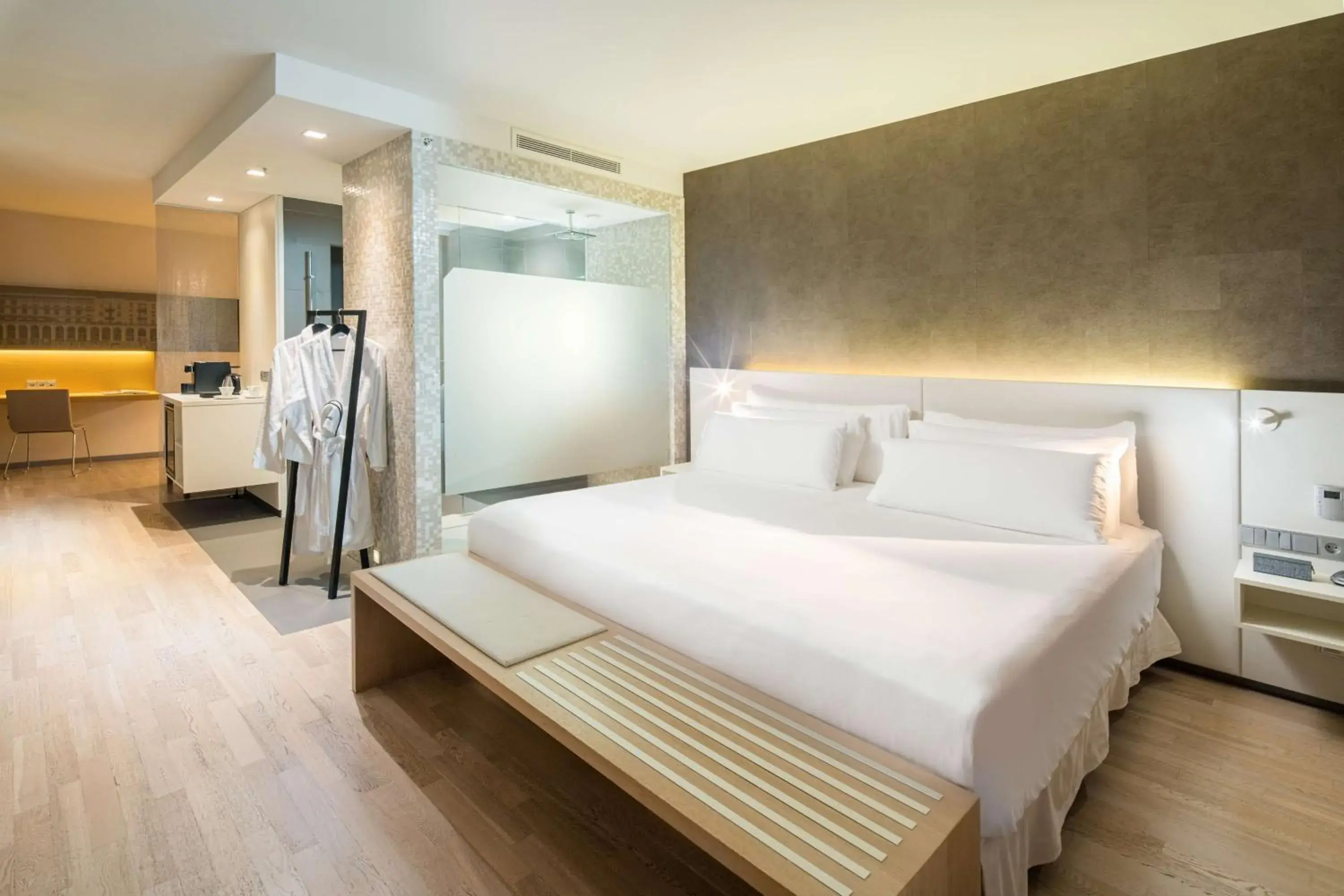 Photo of the whole room, Bed in Barceló Hamburg Photo of the whole room, Bed in Barceló Hamburg