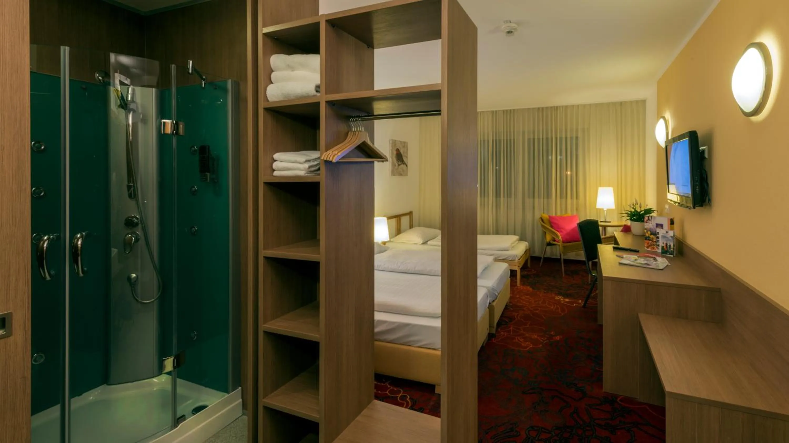 Photo of the whole room, Bed in Kaiserrast