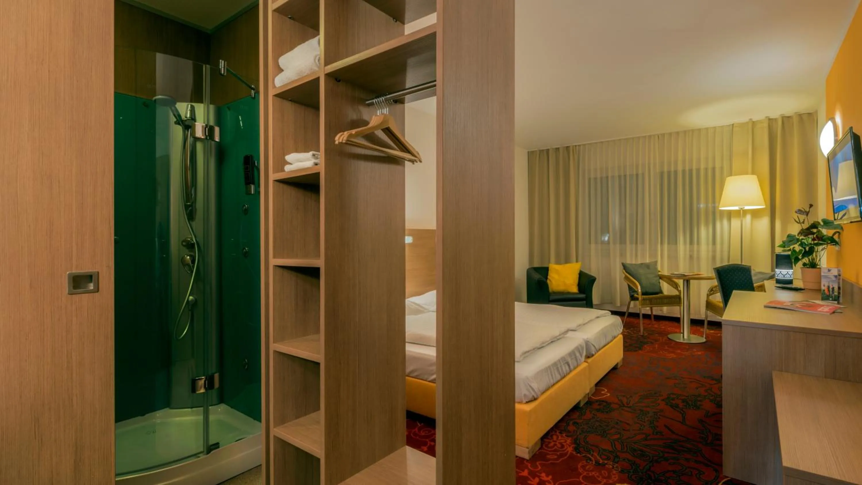 Photo of the whole room, Bed in Kaiserrast