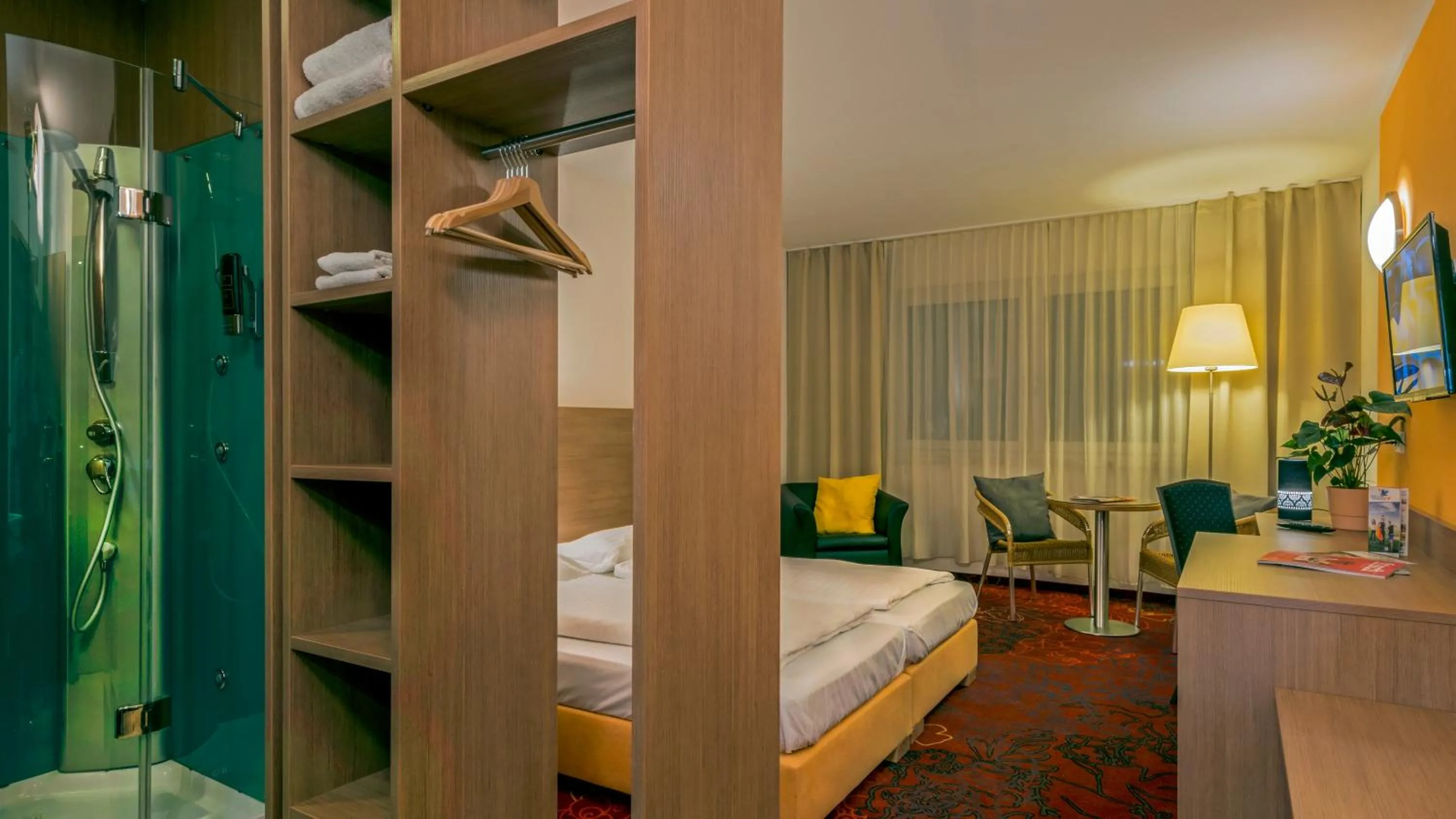 Photo of the whole room, Bed in Kaiserrast