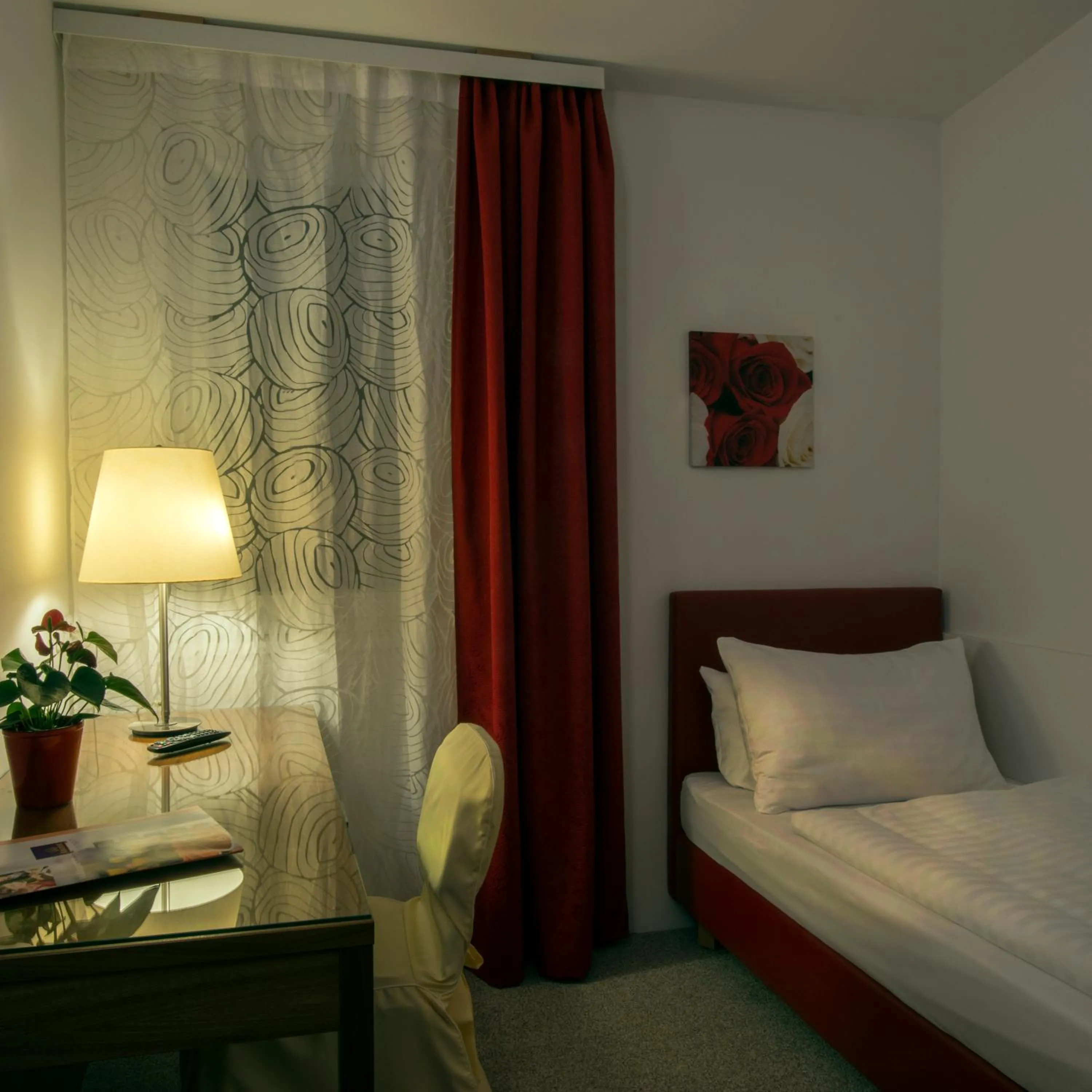 Photo of the whole room, Bed in Kaiserrast