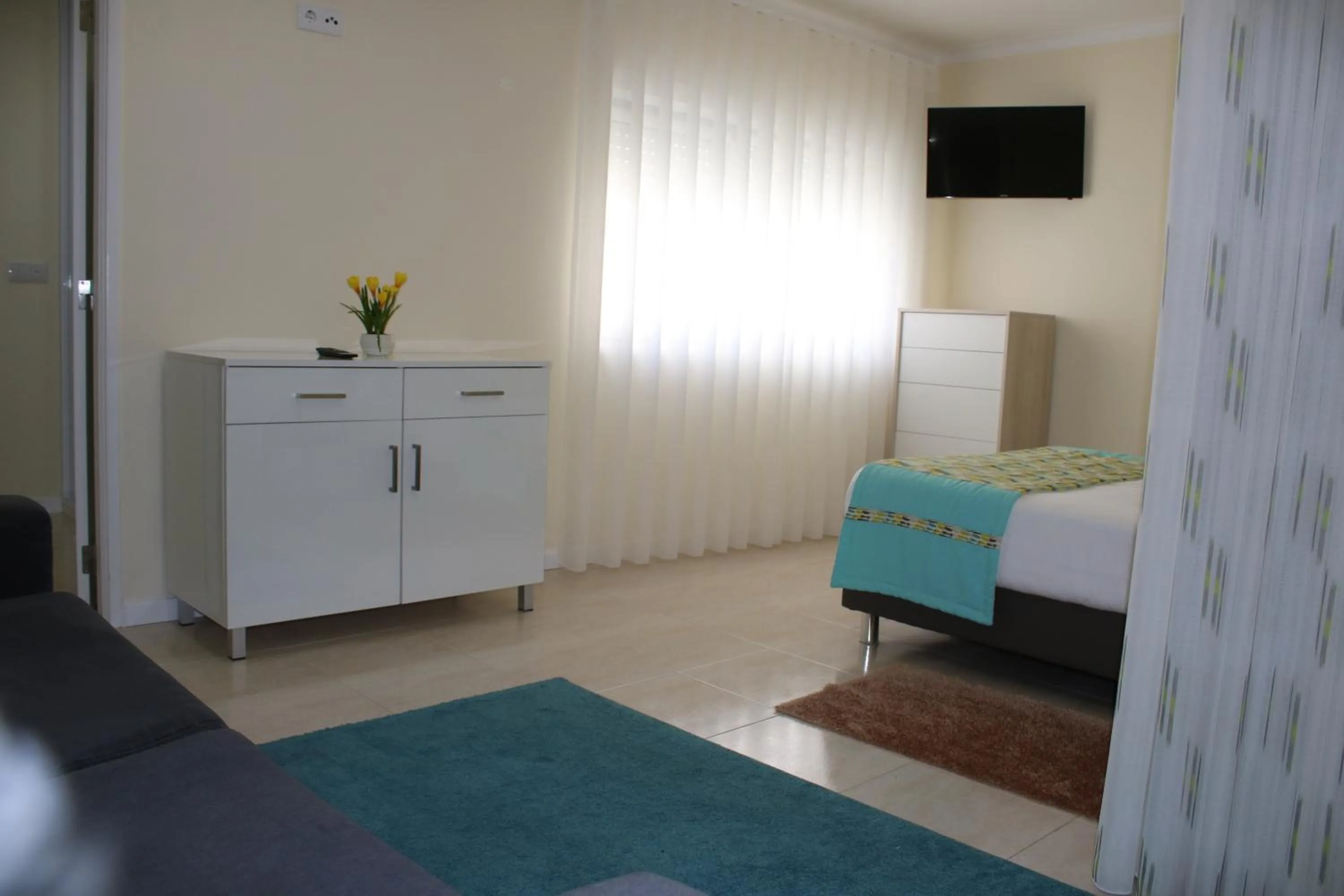 Communal lounge/ TV room, Bed in Hotel Ancora Mar