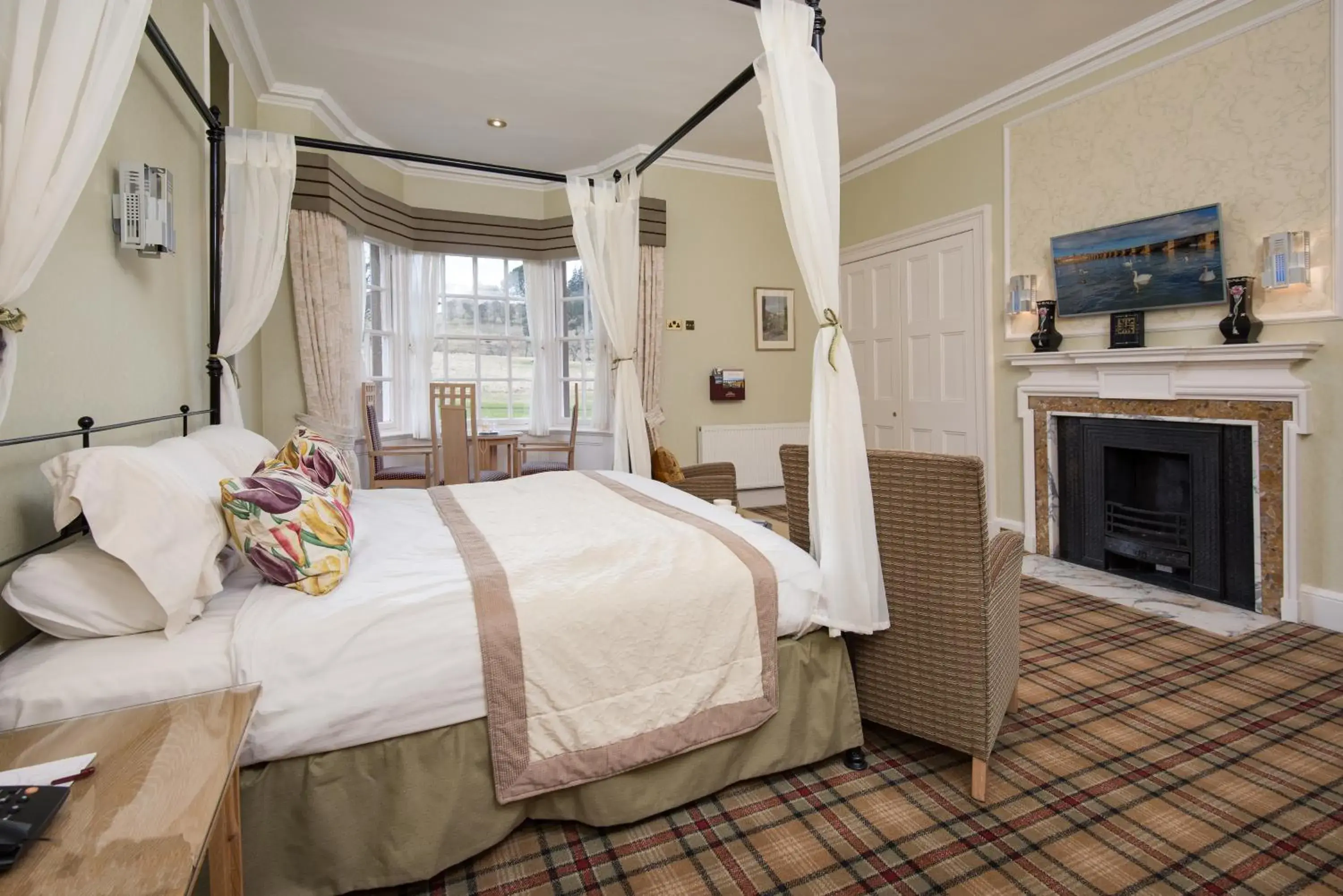 Photo of the whole room, Bed in Cringletie House Photo of the whole room, Bed in Cringletie House