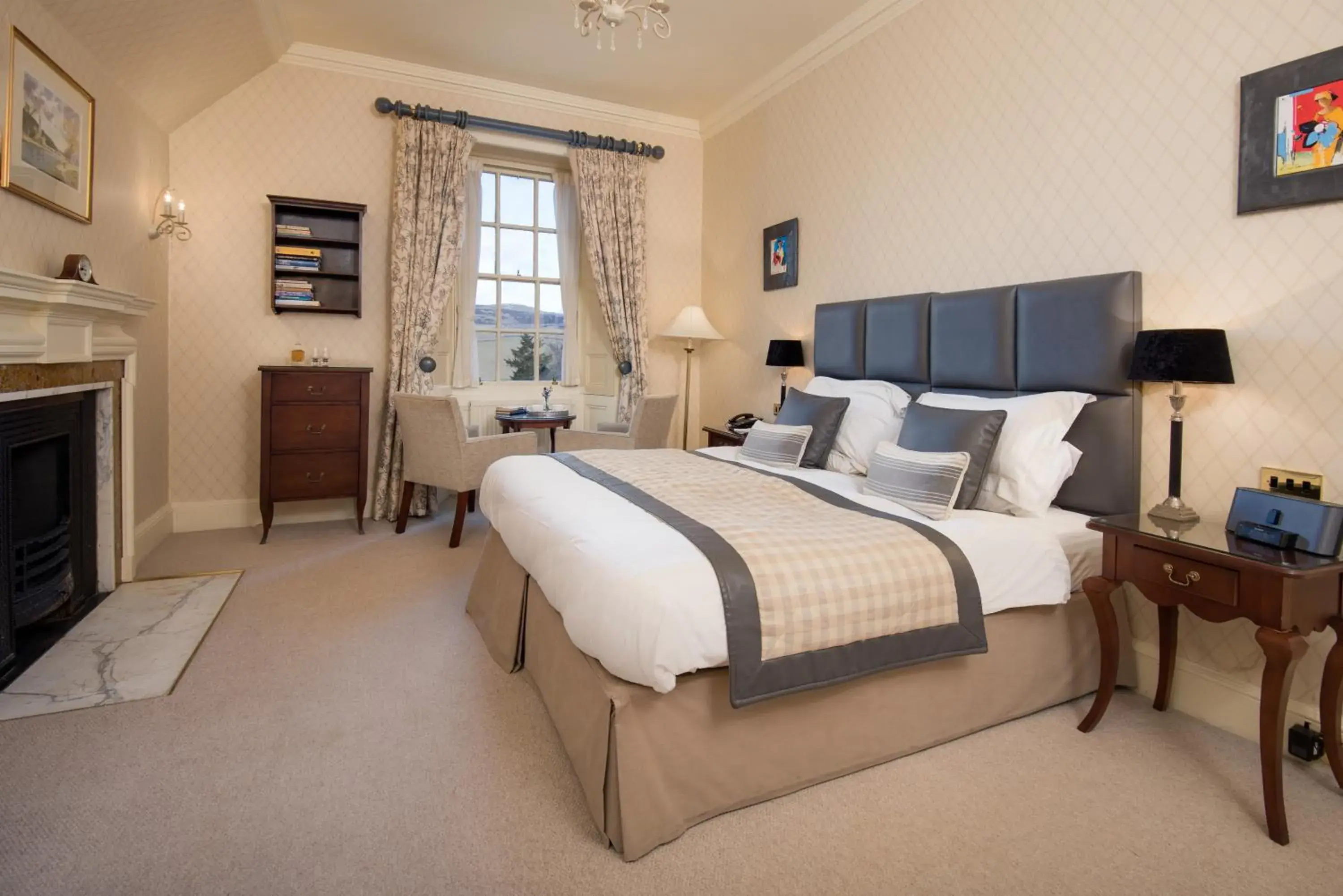 Photo of the whole room, Bed in Cringletie House Photo of the whole room, Bed in Cringletie House