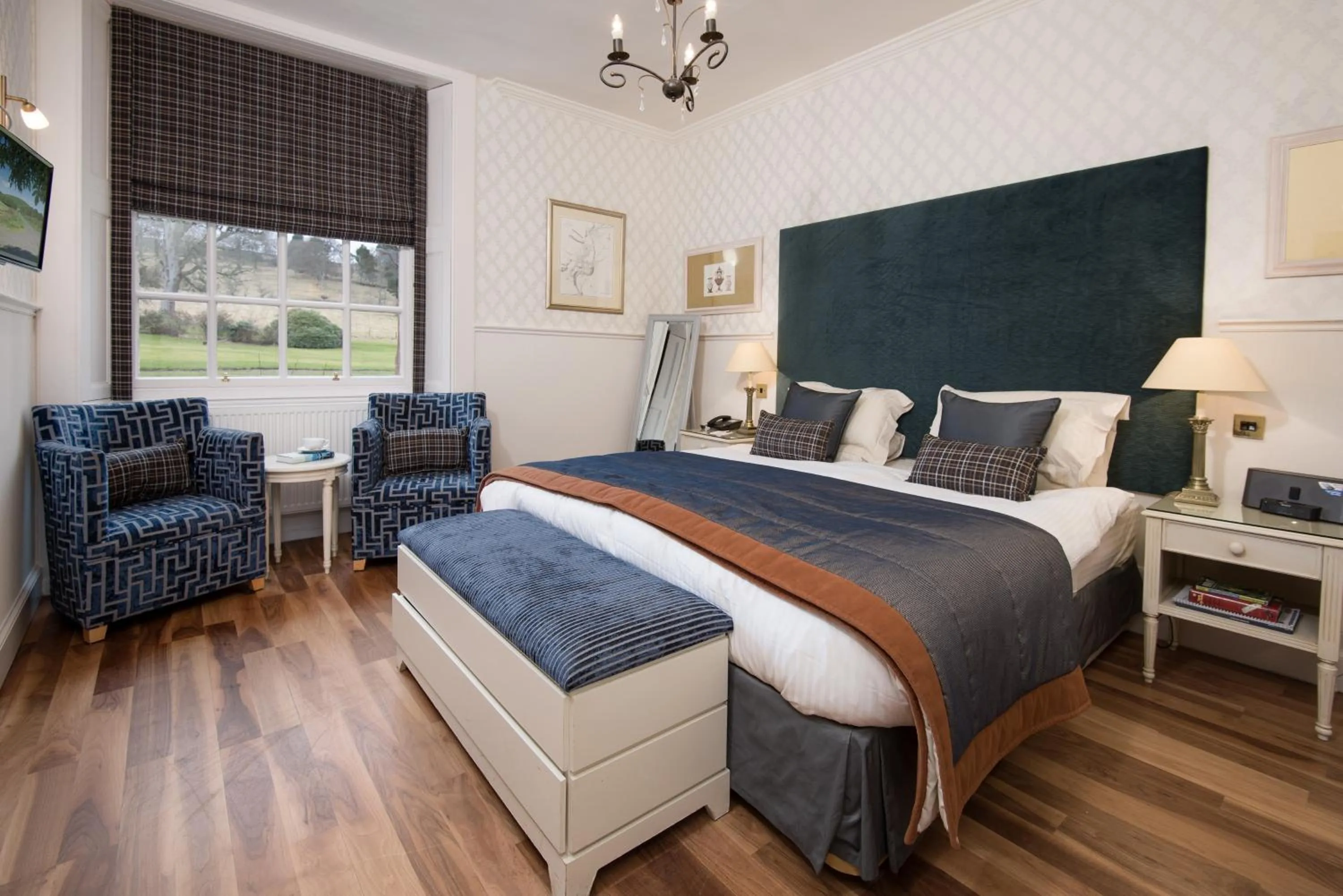 Photo of the whole room, Bed in Cringletie House