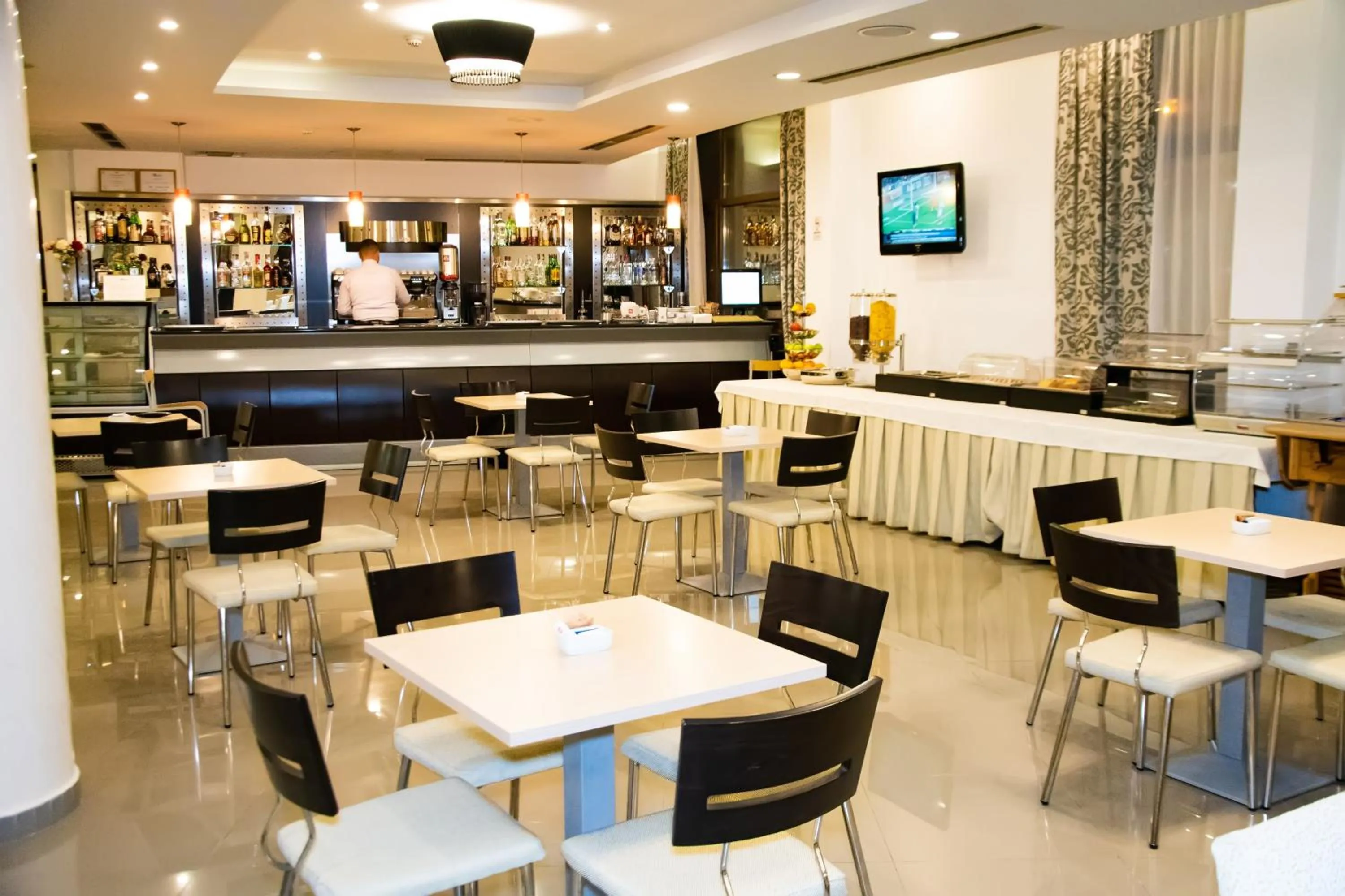 Restaurant/places to eat in Hotel Airport Tirana