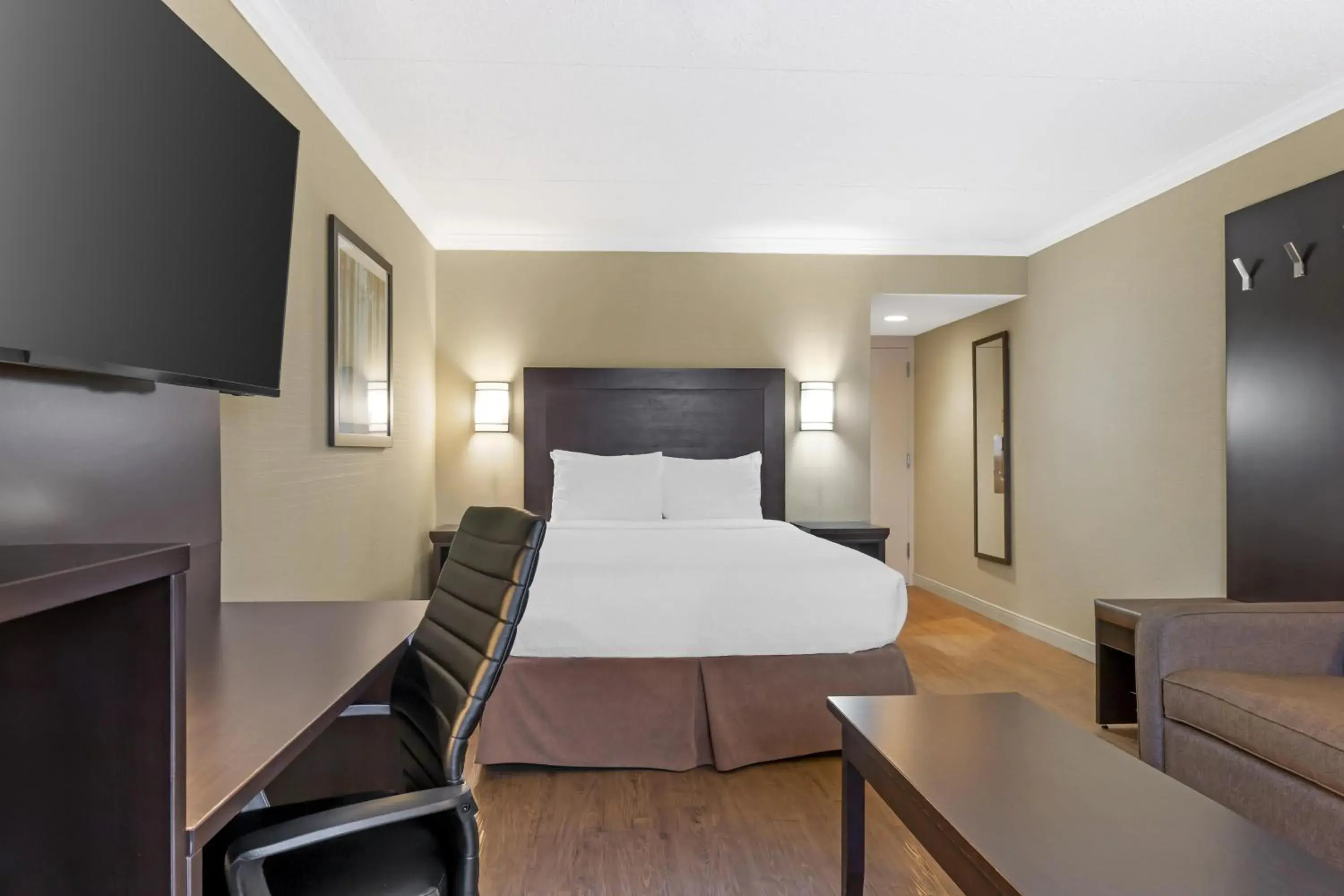 Queen Room – Queen Bed with Sofa Bed Second Floor in Best Western Plus Dryden Hotel and Conference Centre Queen Room – Queen Bed with Sofa Bed Second Floor in Best Western Plus Dryden Hotel and Conference Centre