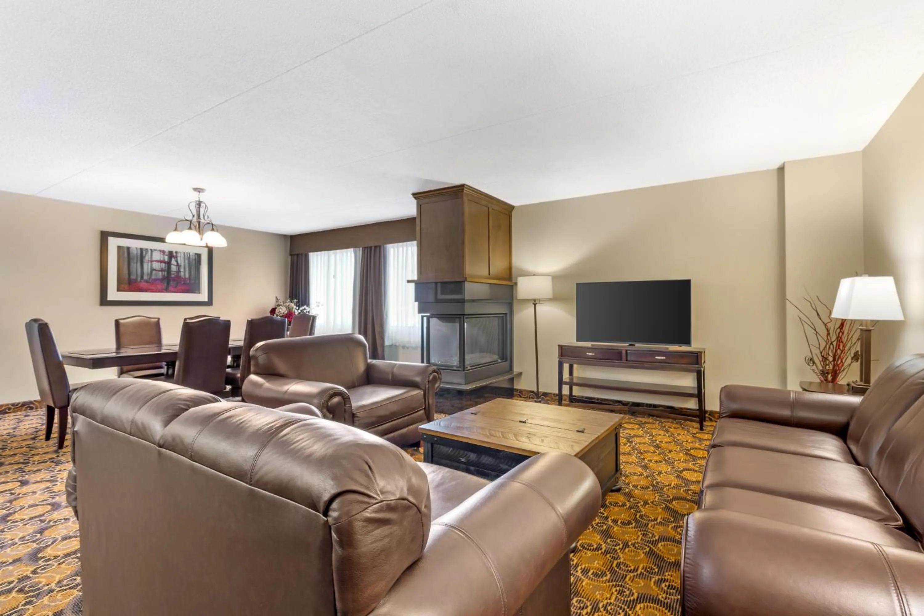 Living room in Best Western Plus Dryden Hotel and Conference Centre