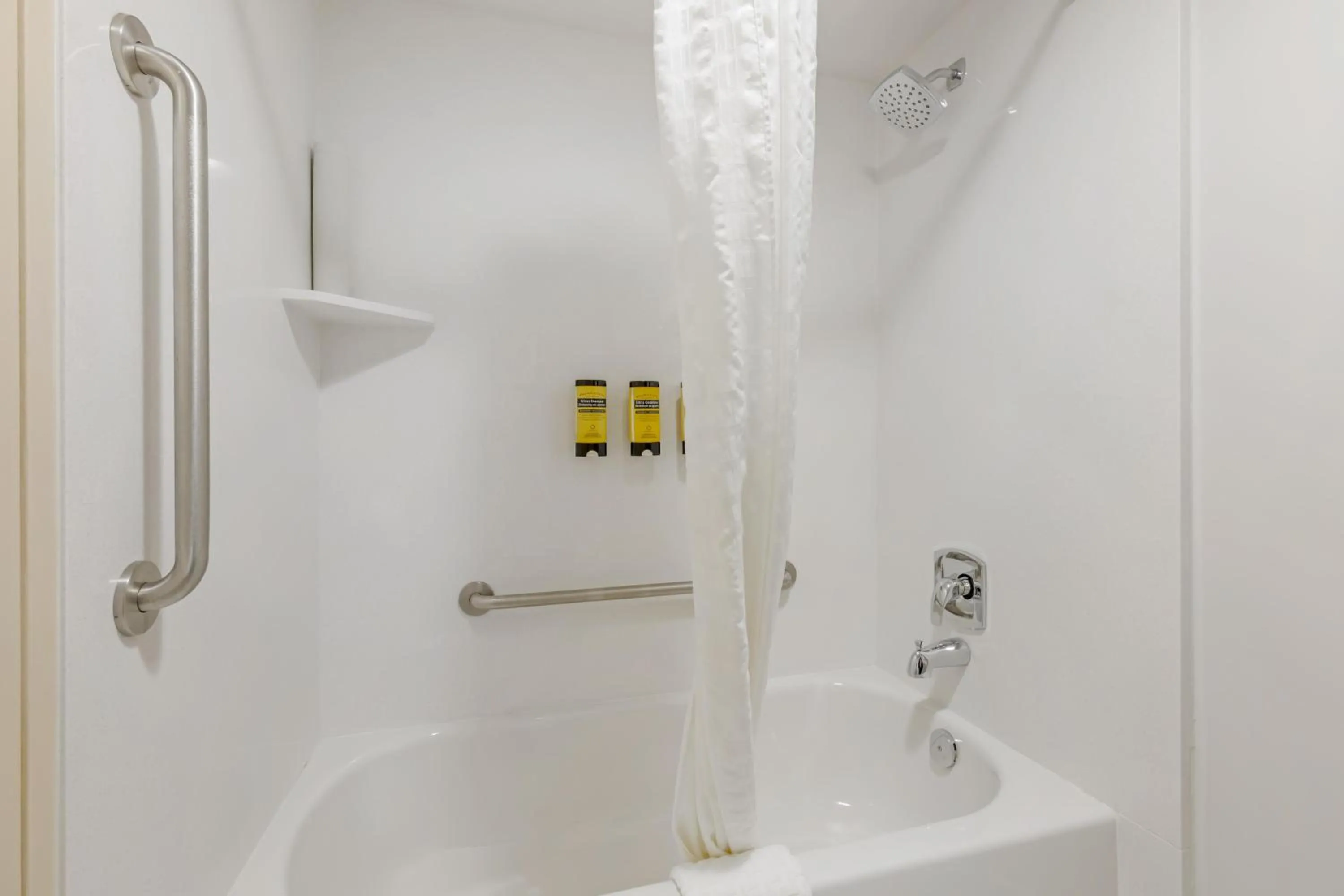 Shower in Best Western Plus Dryden Hotel and Conference Centre