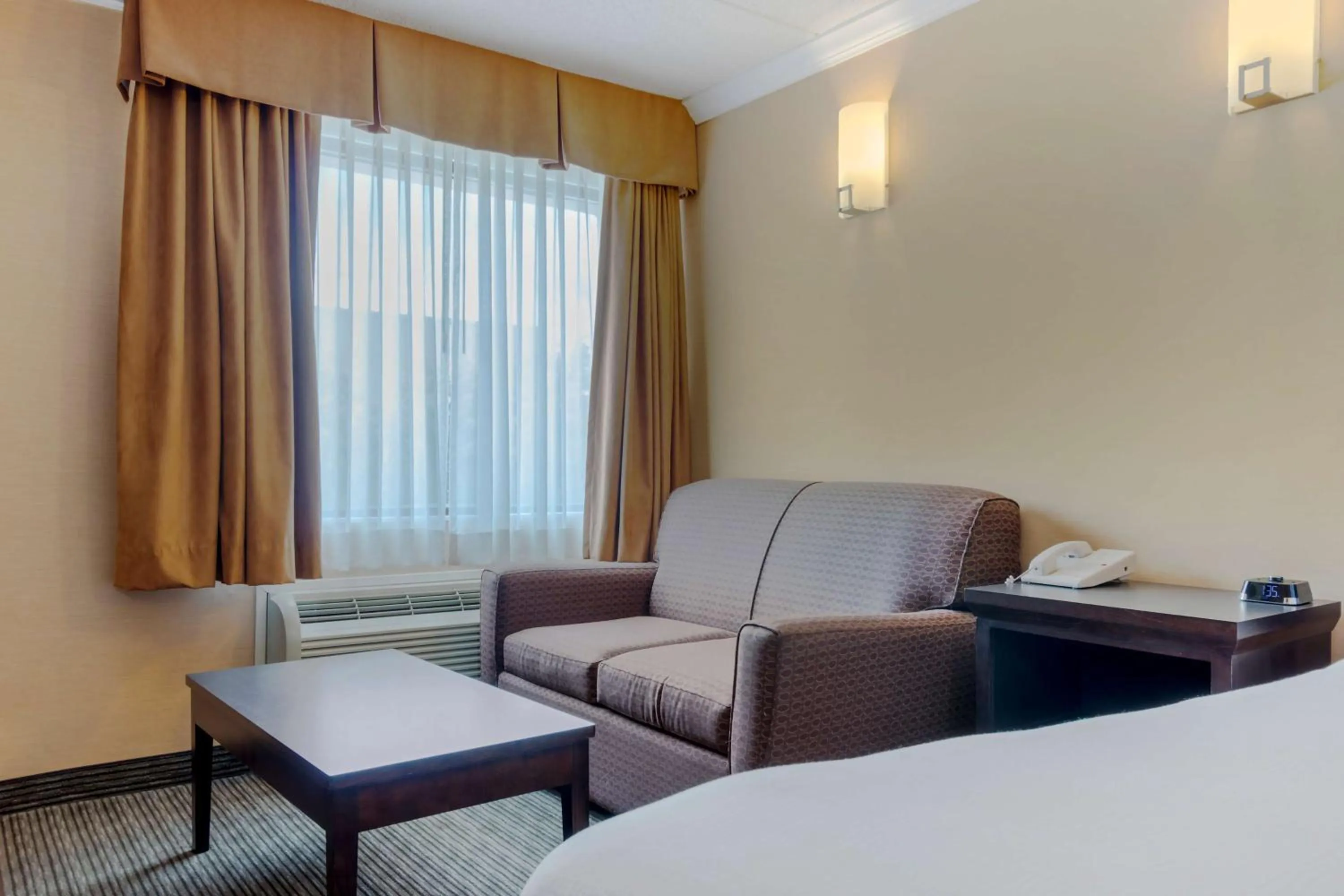 King Room- King Bed with Seating Area in Best Western Plus Dryden Hotel and Conference Centre