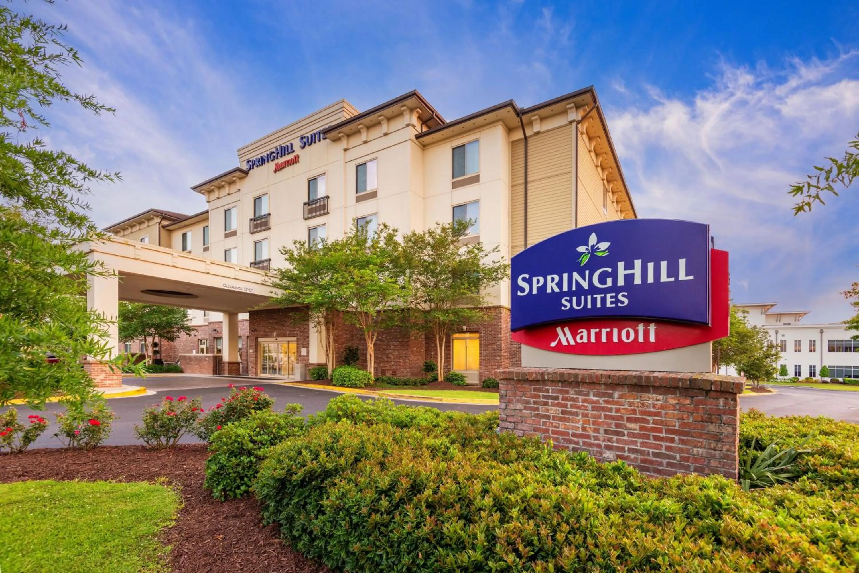 Property building in SpringHill Suites by Marriott Lafayette South at River Ranch