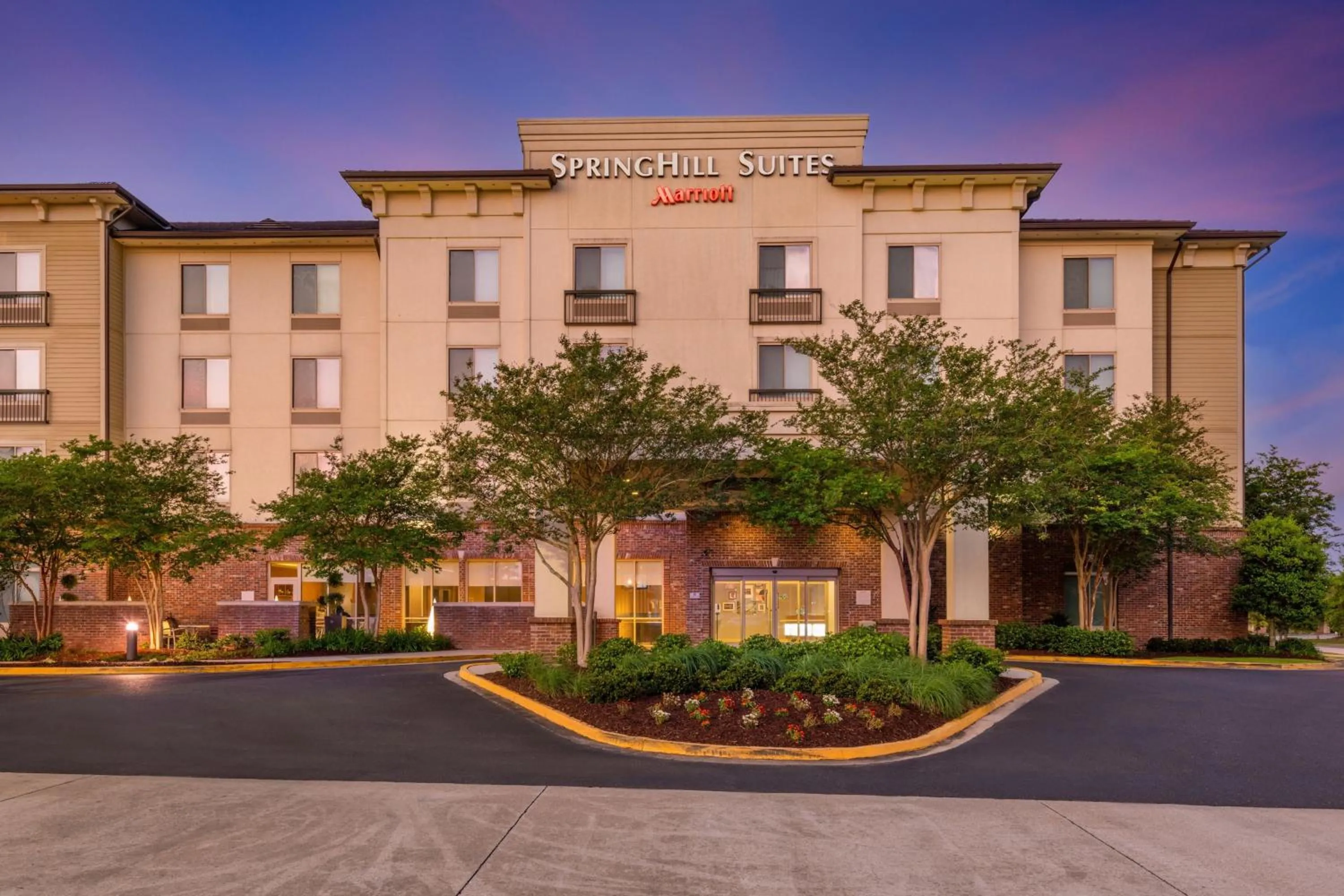 Property building in SpringHill Suites by Marriott Lafayette South at River Ranch