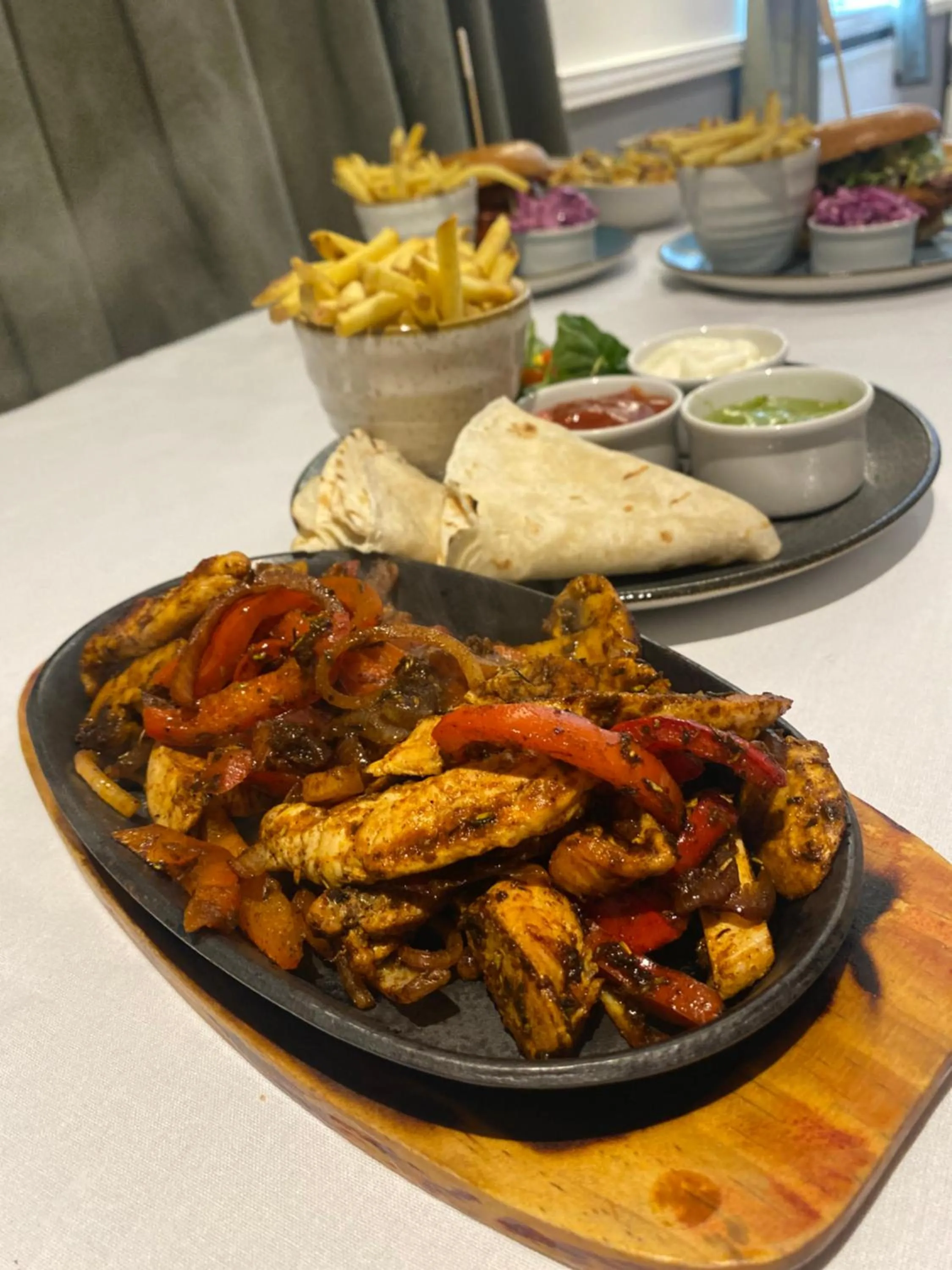 Restaurant/places to eat in Lion Hotel