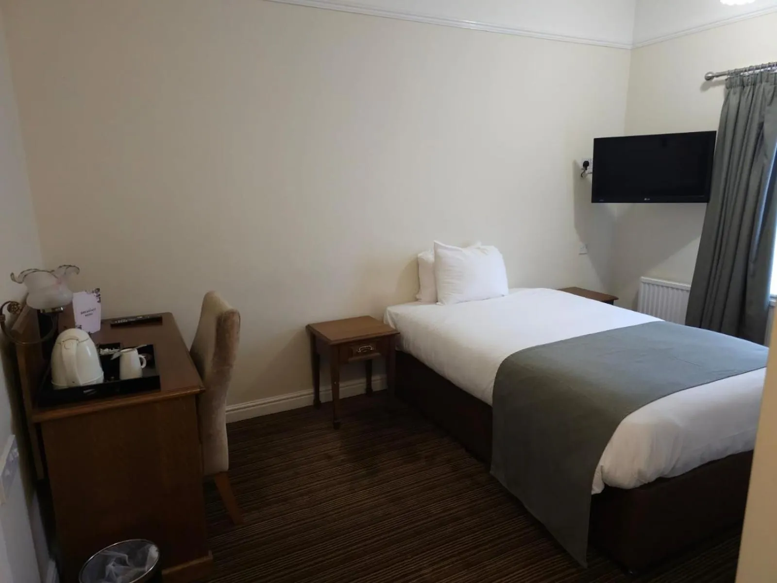 Bedroom, Bed in Lion Hotel