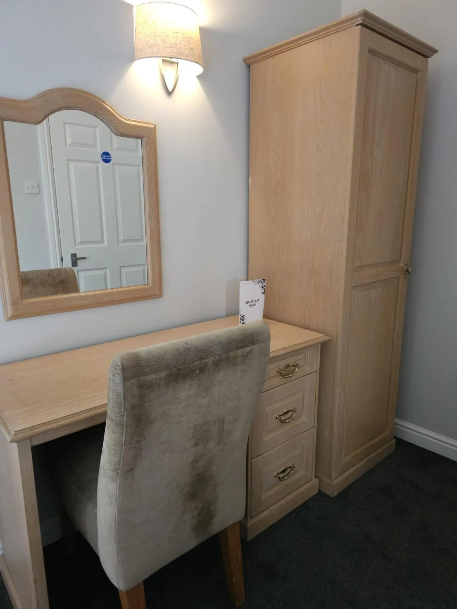 wardrobe in Lion Hotel