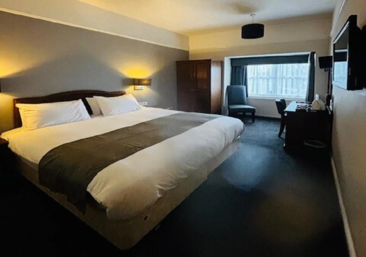 Bedroom, Bed in Lion Hotel