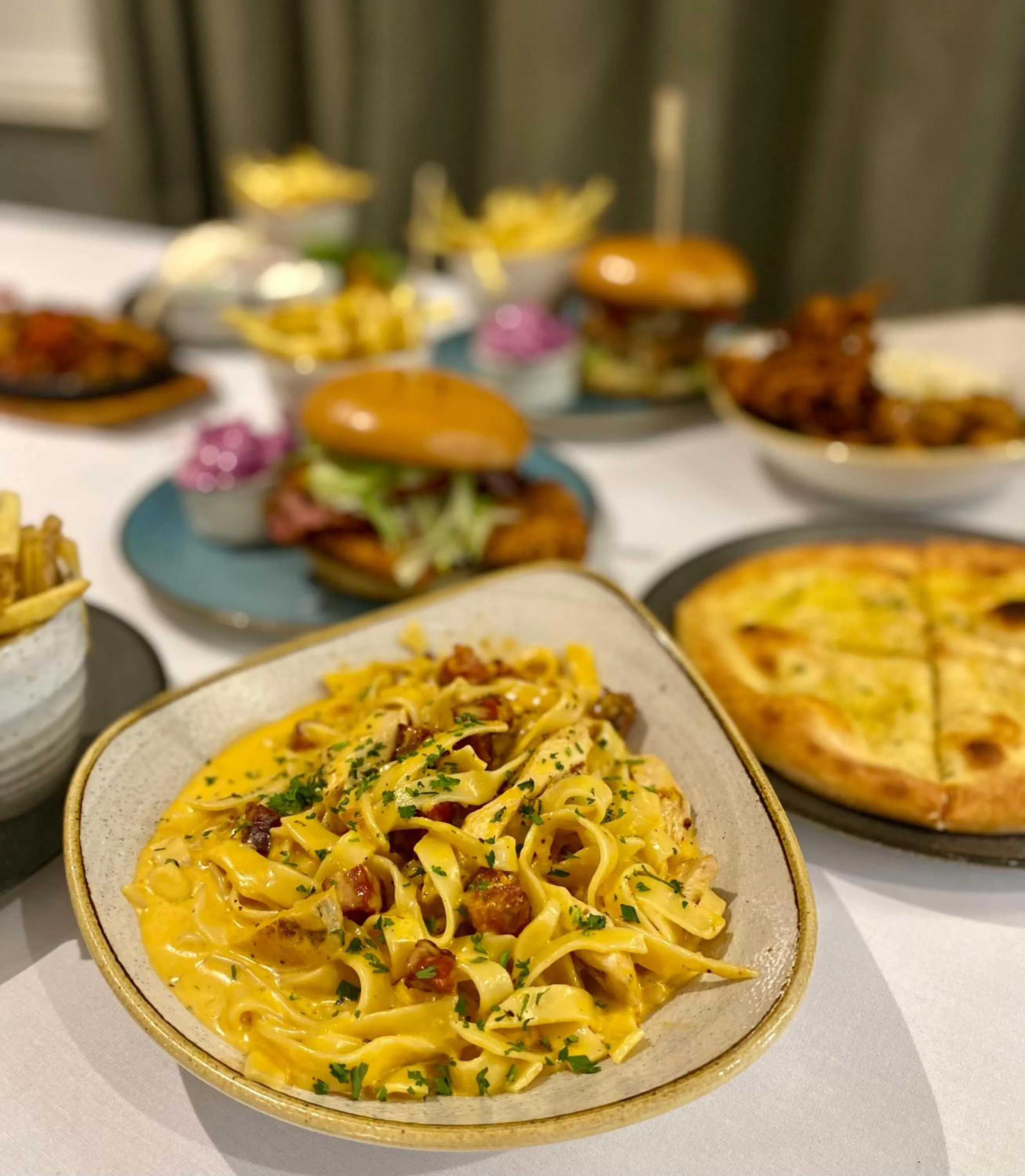 Restaurant/places to eat in Lion Hotel