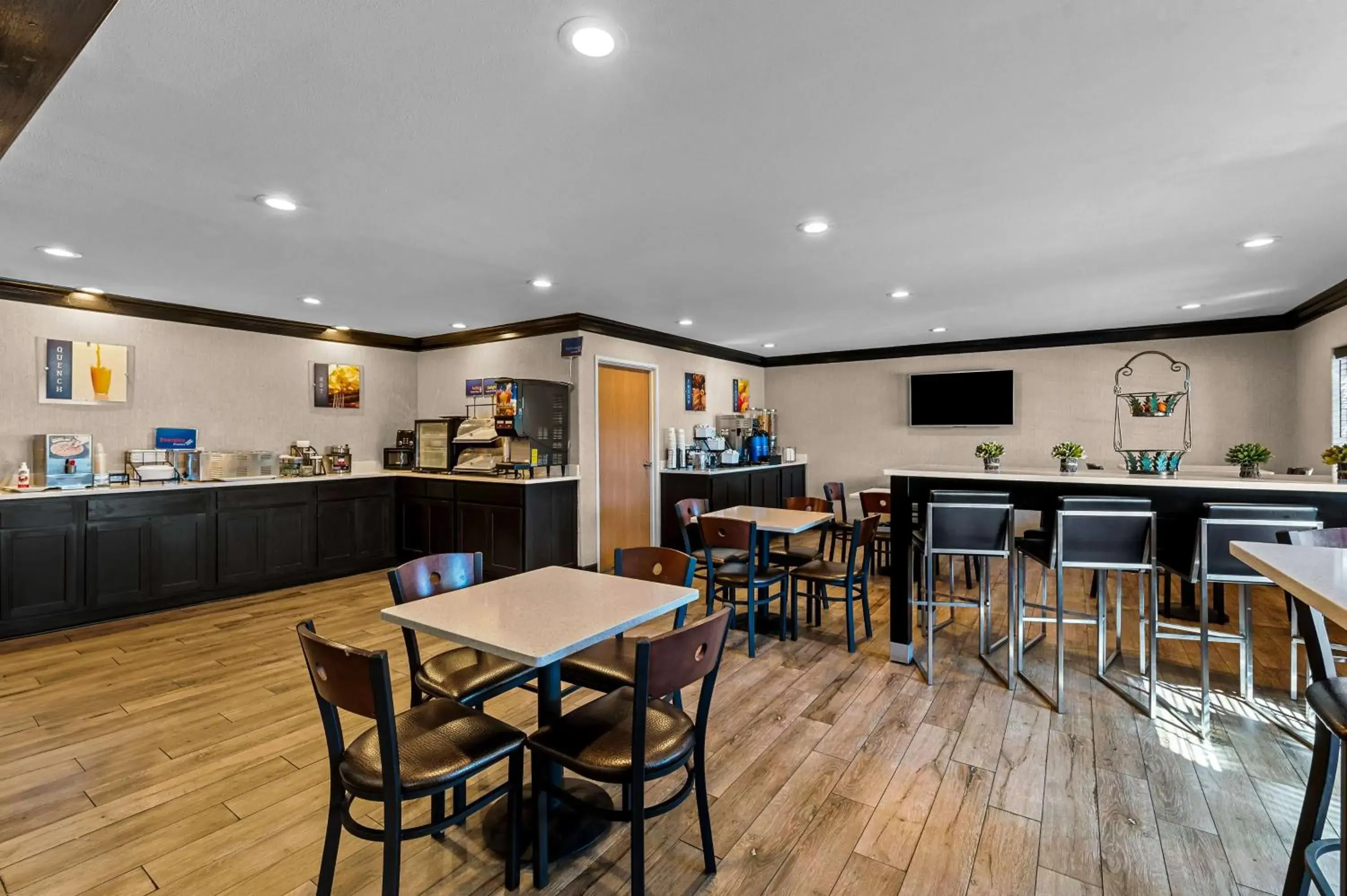 Breakfast in Best Western Presidential Hotel & Suites Breakfast in Best Western Presidential Hotel & Suites