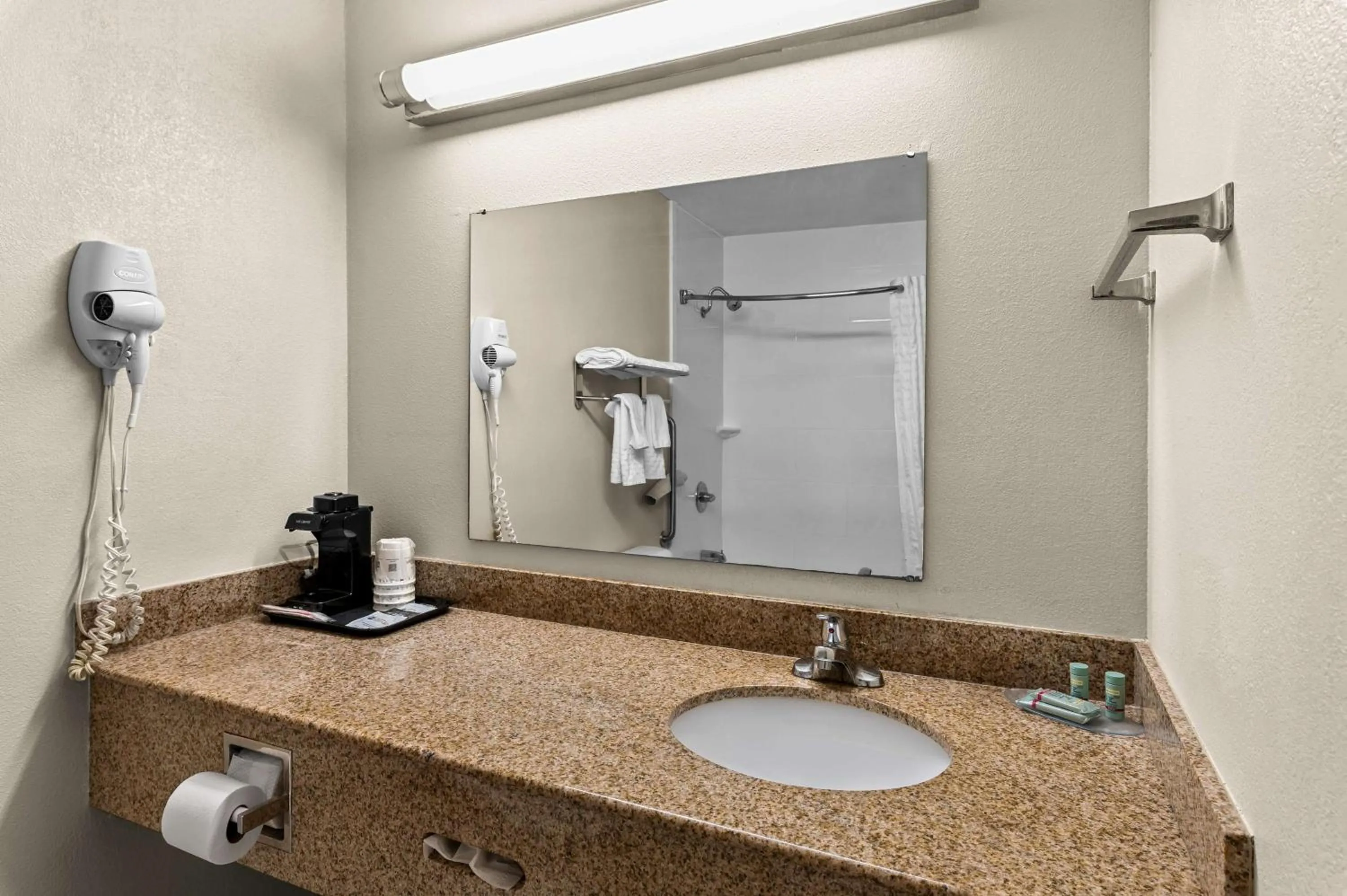 Bathroom in Best Western Presidential Hotel & Suites
